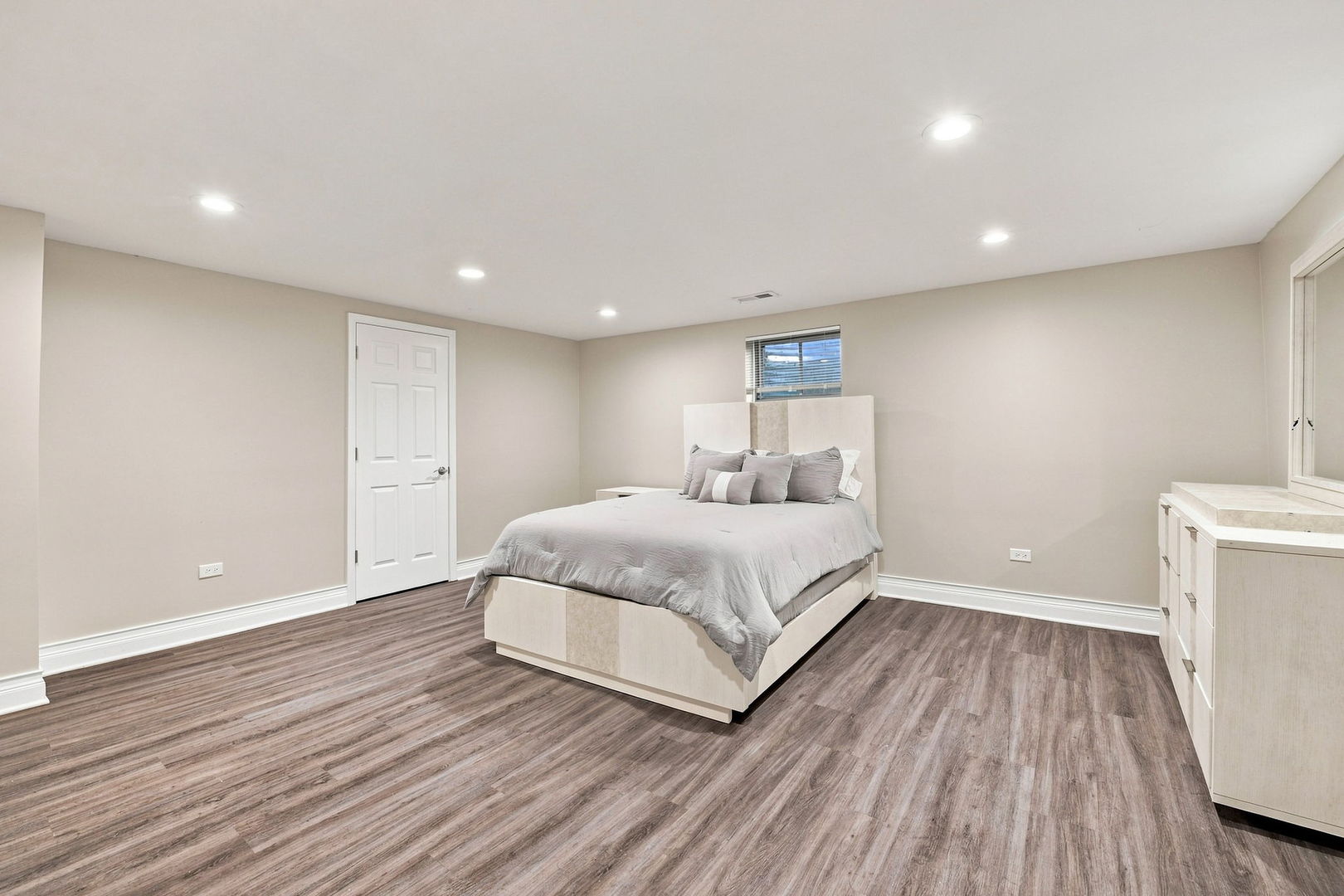 15913 S Selfridge Circle Property Photo 32