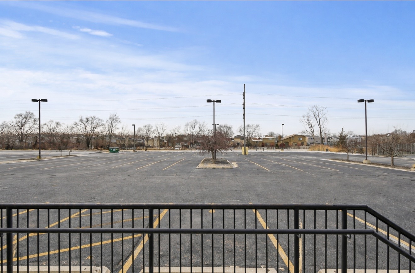 11346 S Cicero Avenue Property Photo 6