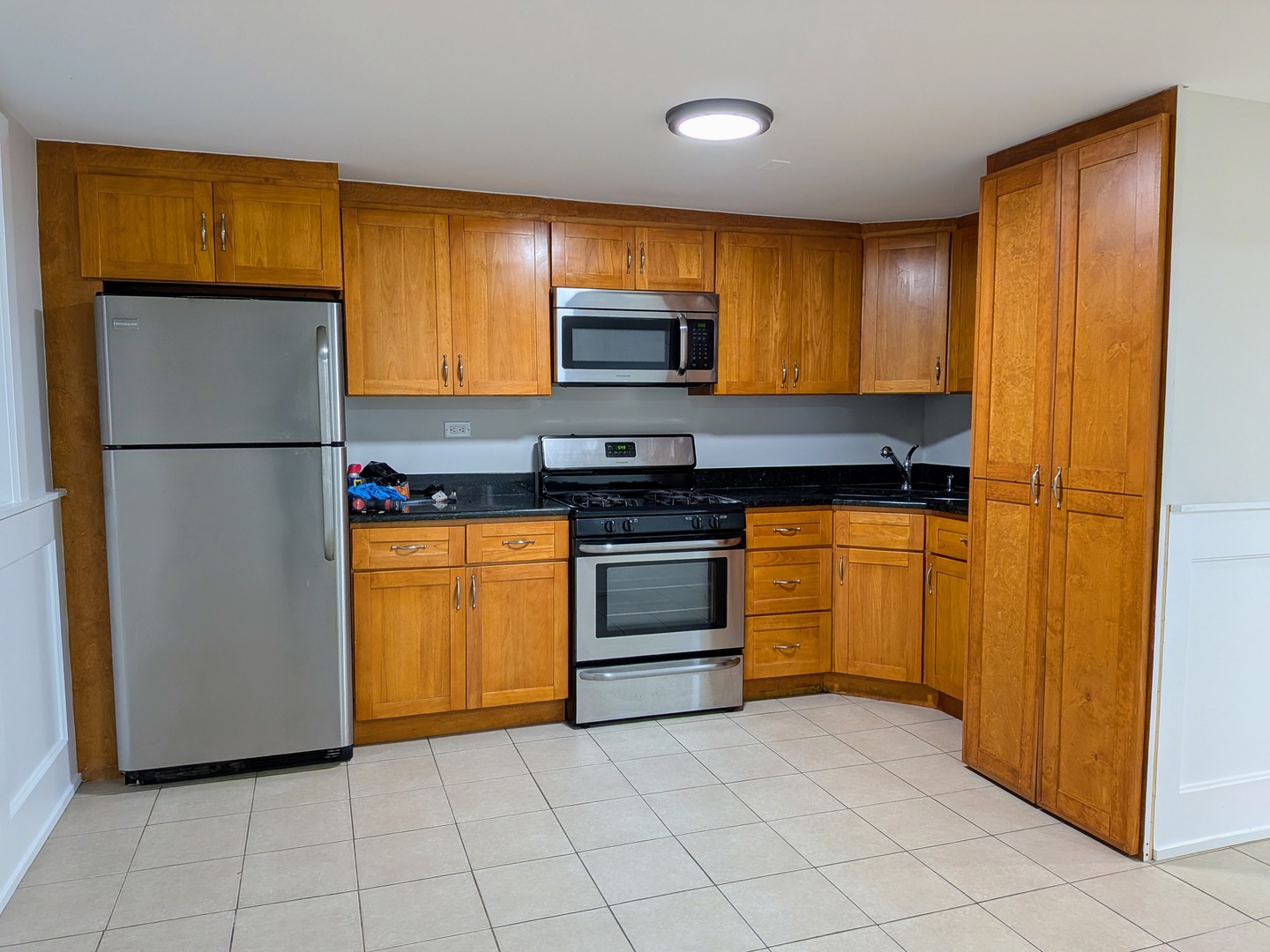 2619 N Hamlin Avenue Property Photo 5