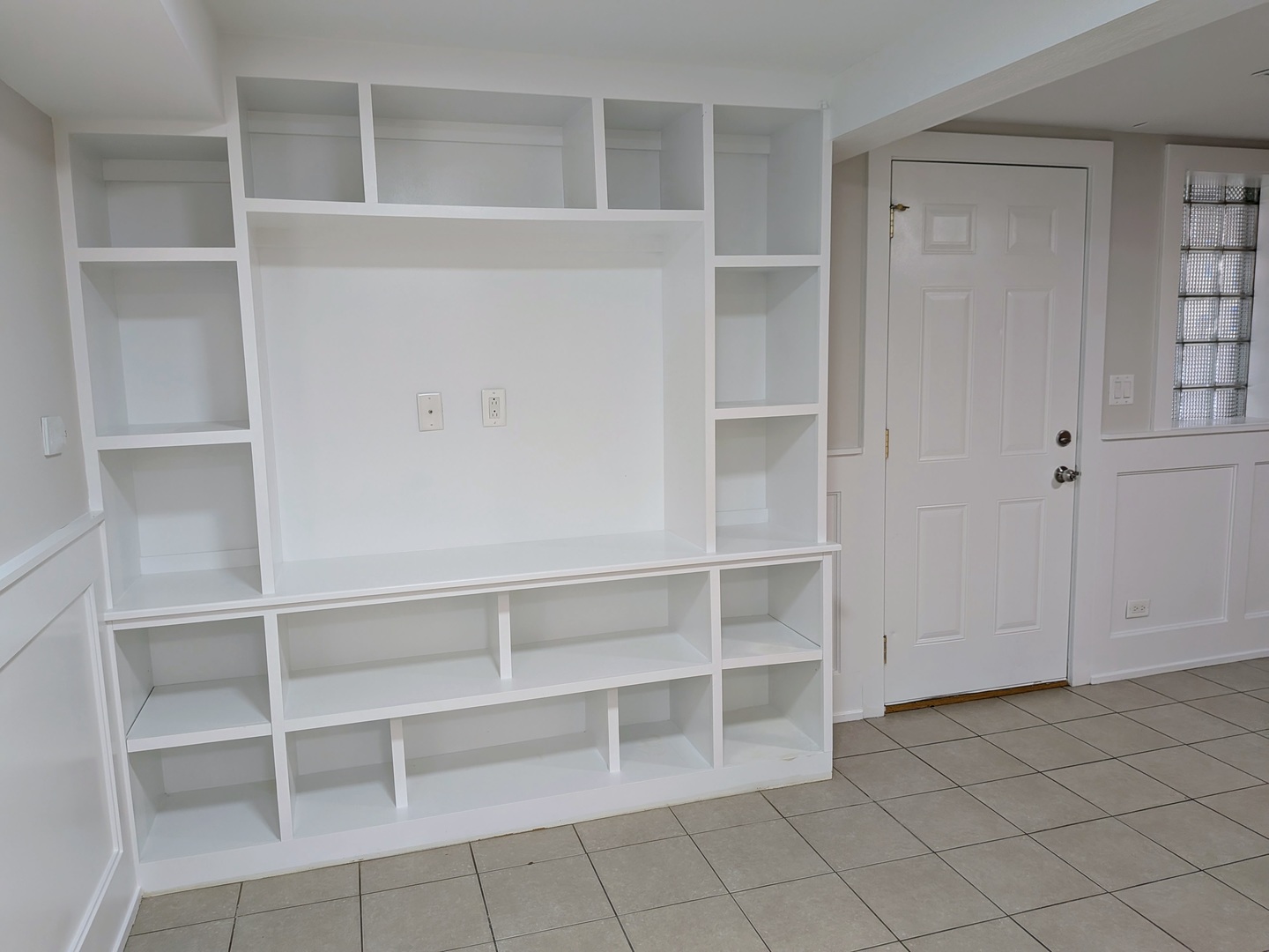 2619 N Hamlin Avenue Property Photo 6