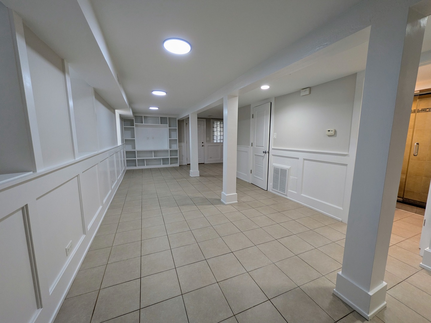 2619 N Hamlin Avenue Property Photo 7