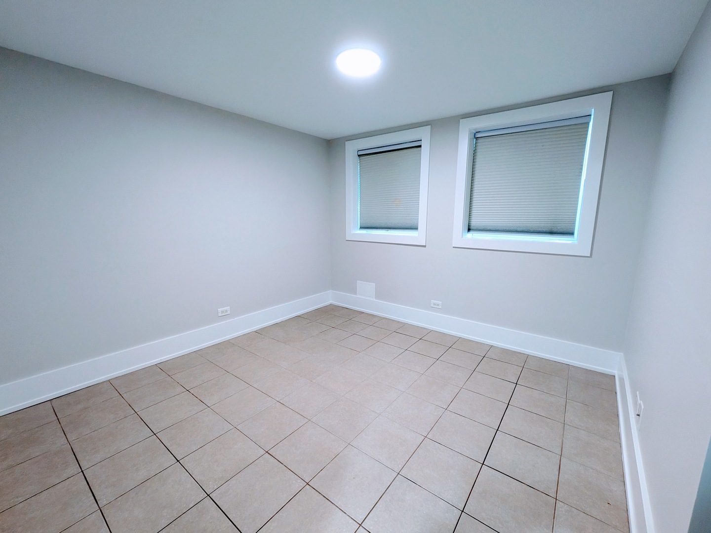2619 N Hamlin Avenue Property Photo 8