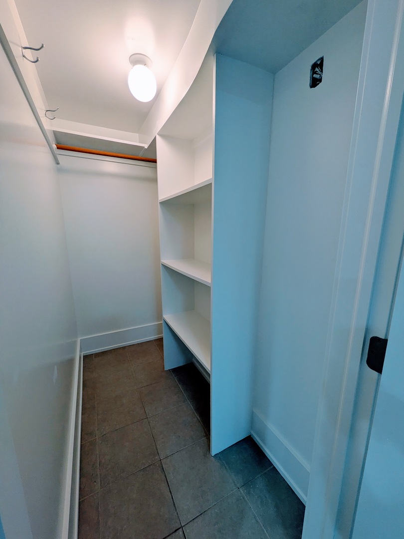 2619 N Hamlin Avenue Property Photo 10