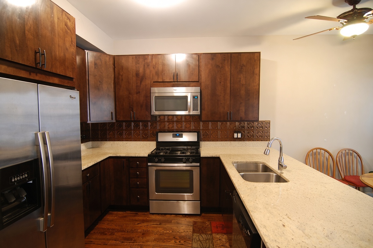 6832 N Ashland Boulevard 3 Property Photo 4