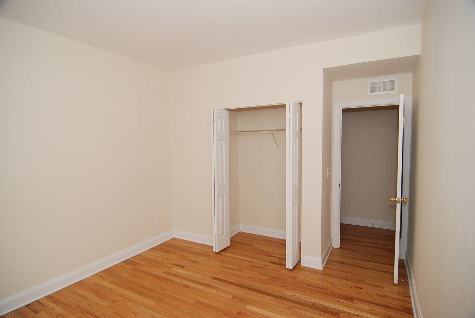 6832 N Ashland Boulevard 3 Property Photo 6