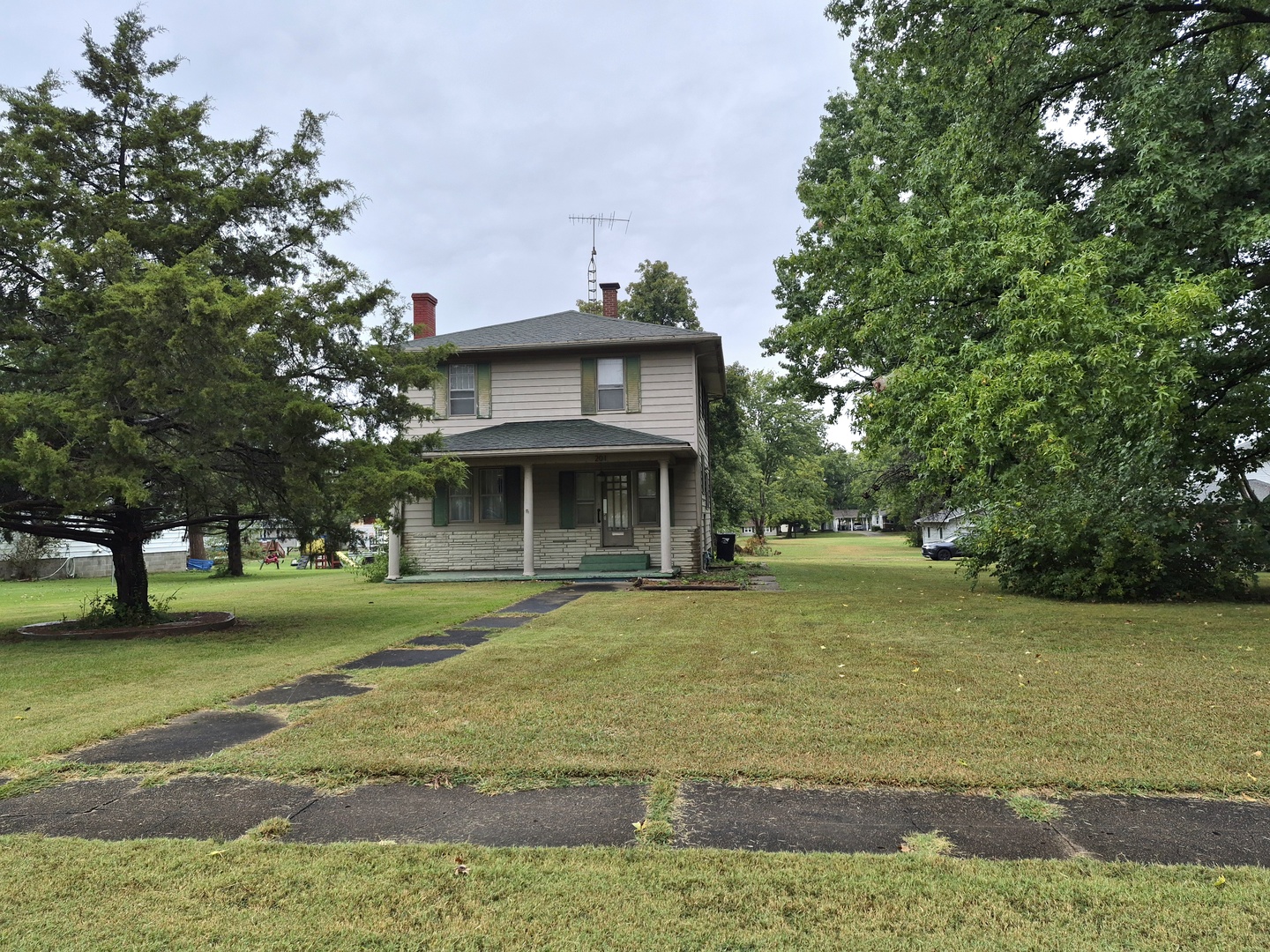 201 S Main Street Property Photo 1