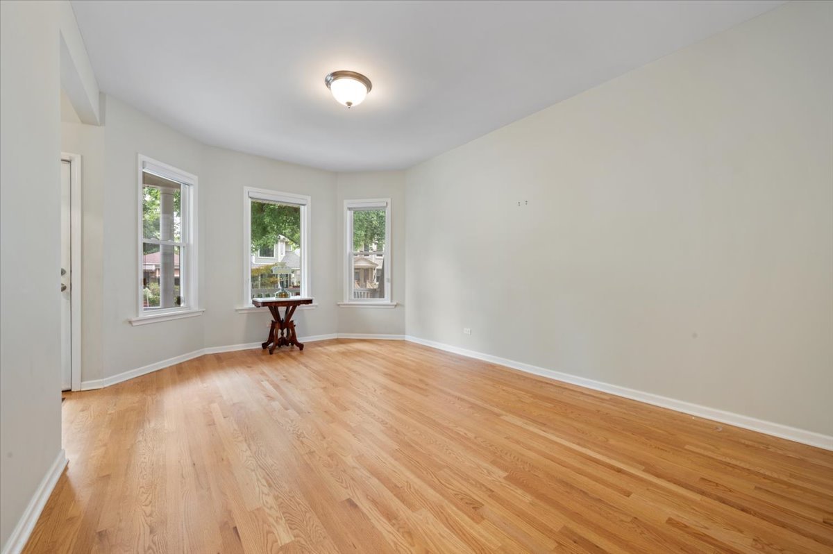 4150 N Whipple Street Property Photo 9