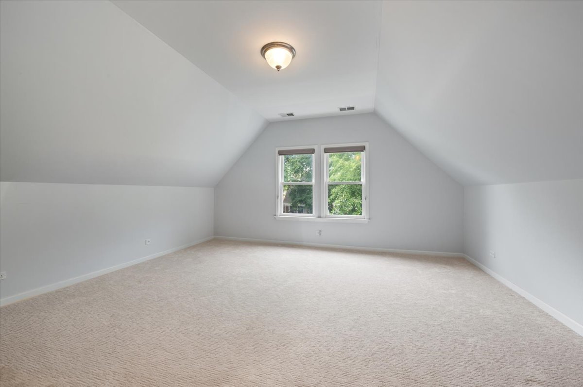 4150 N Whipple Street Property Photo 21