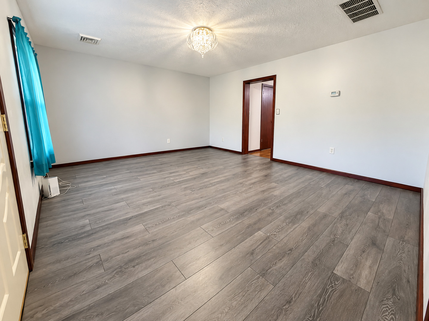 328 Ida Street Property Photo 8