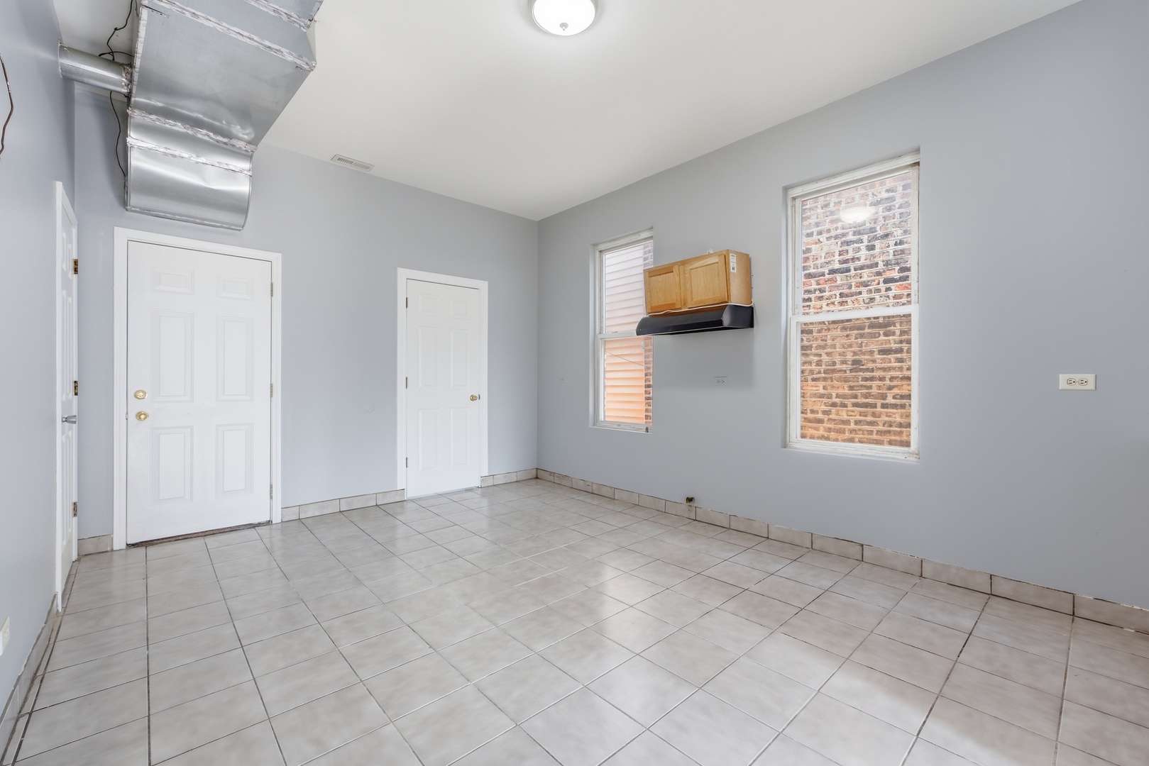 2333 S Whipple Street Property Photo 11