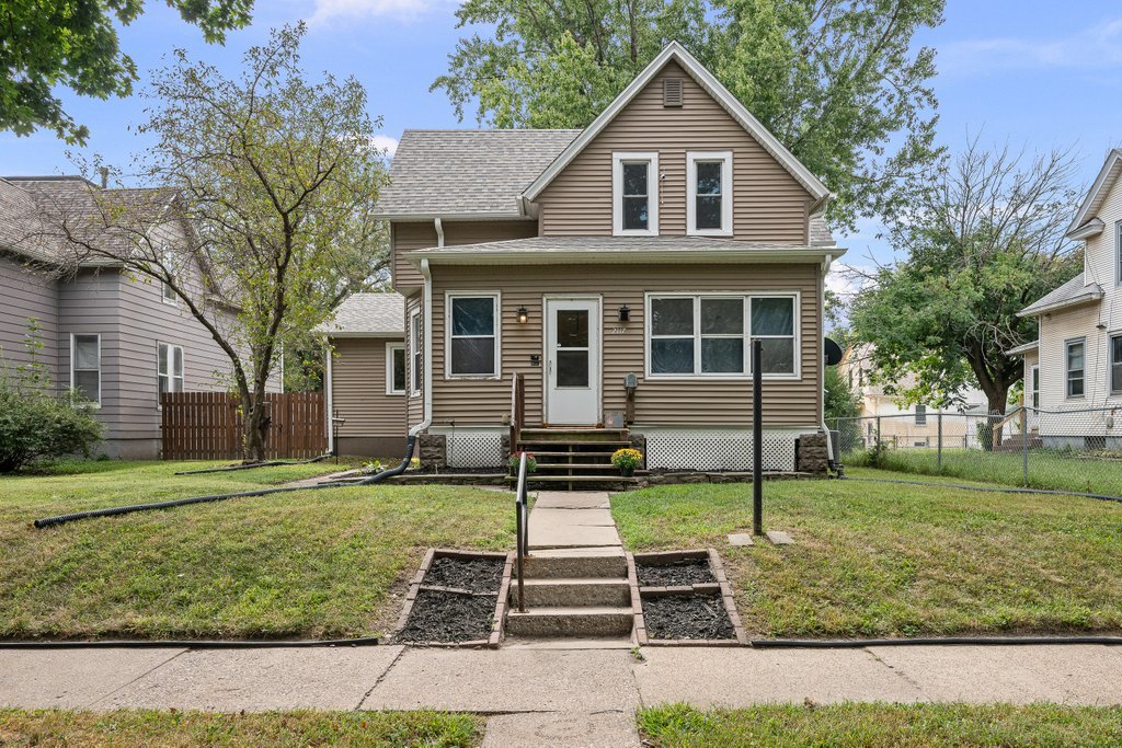 2117 Claussen Street Property Photo 1