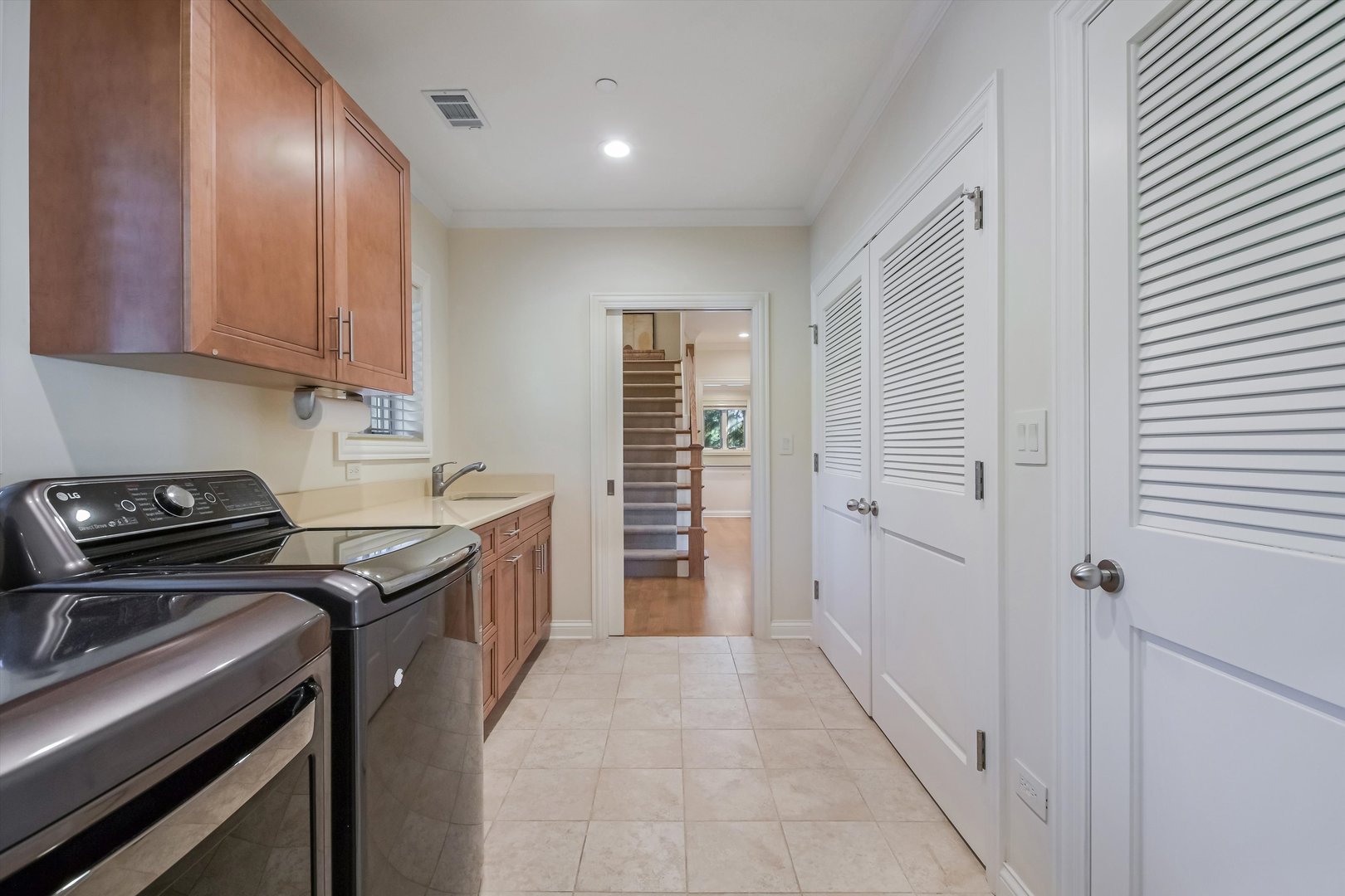 710 N Prospect Avenue Property Photo 25