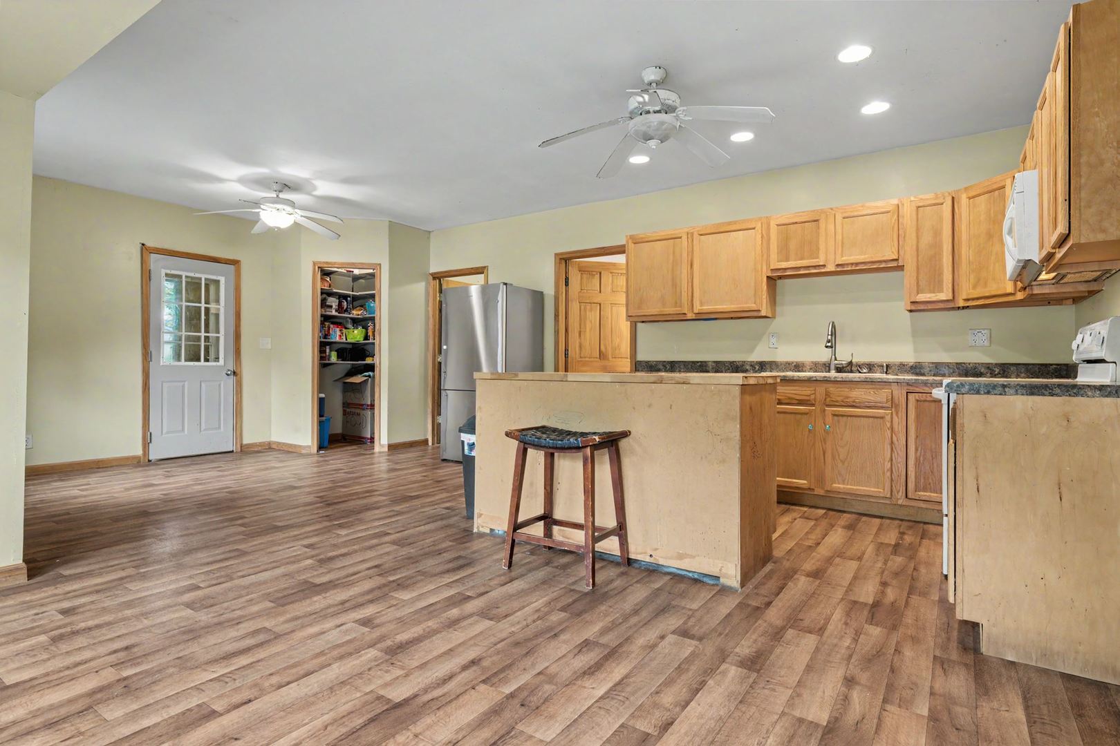 102 E North Street Property Photo 4