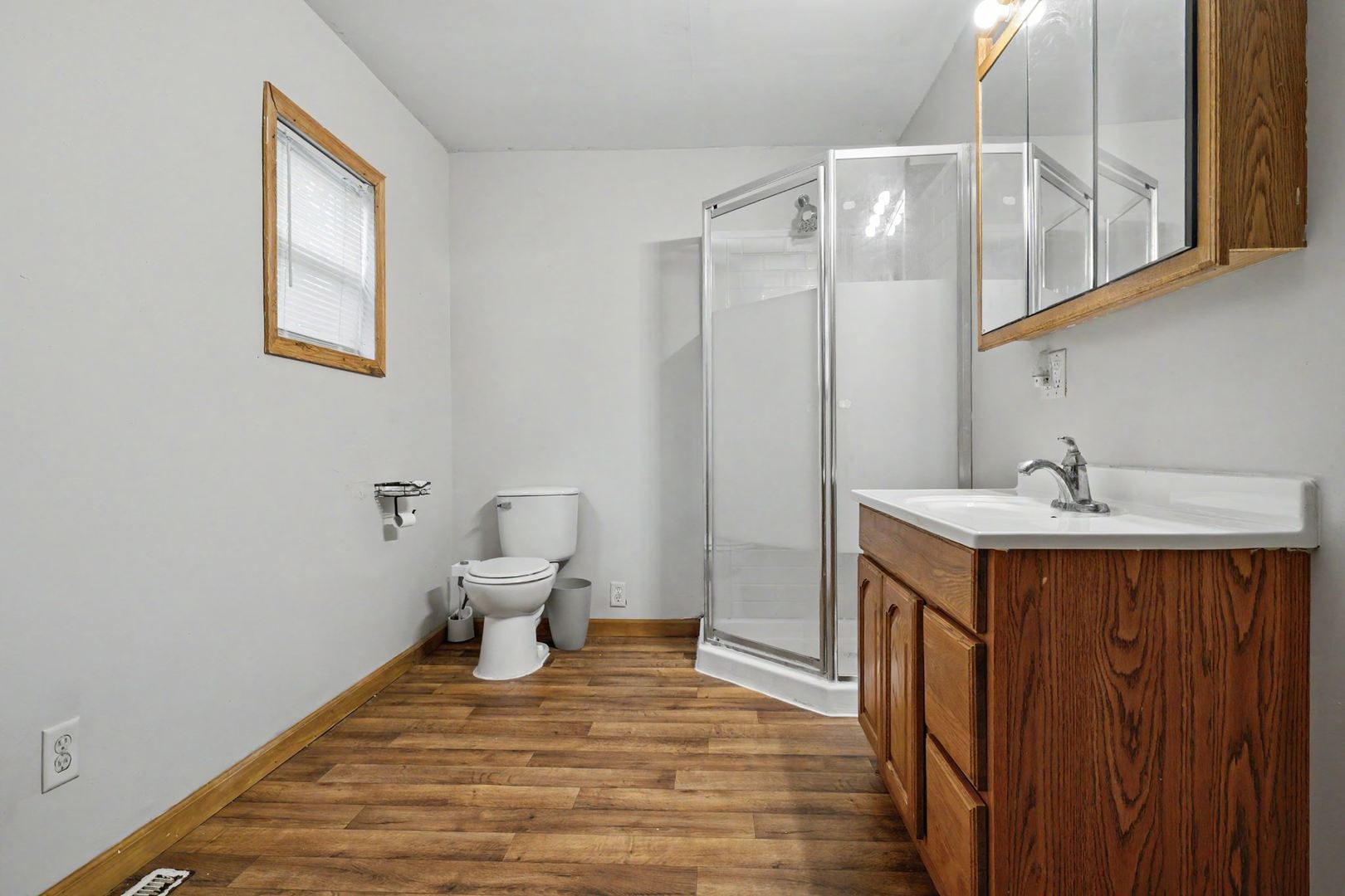 102 E North Street Property Photo 8