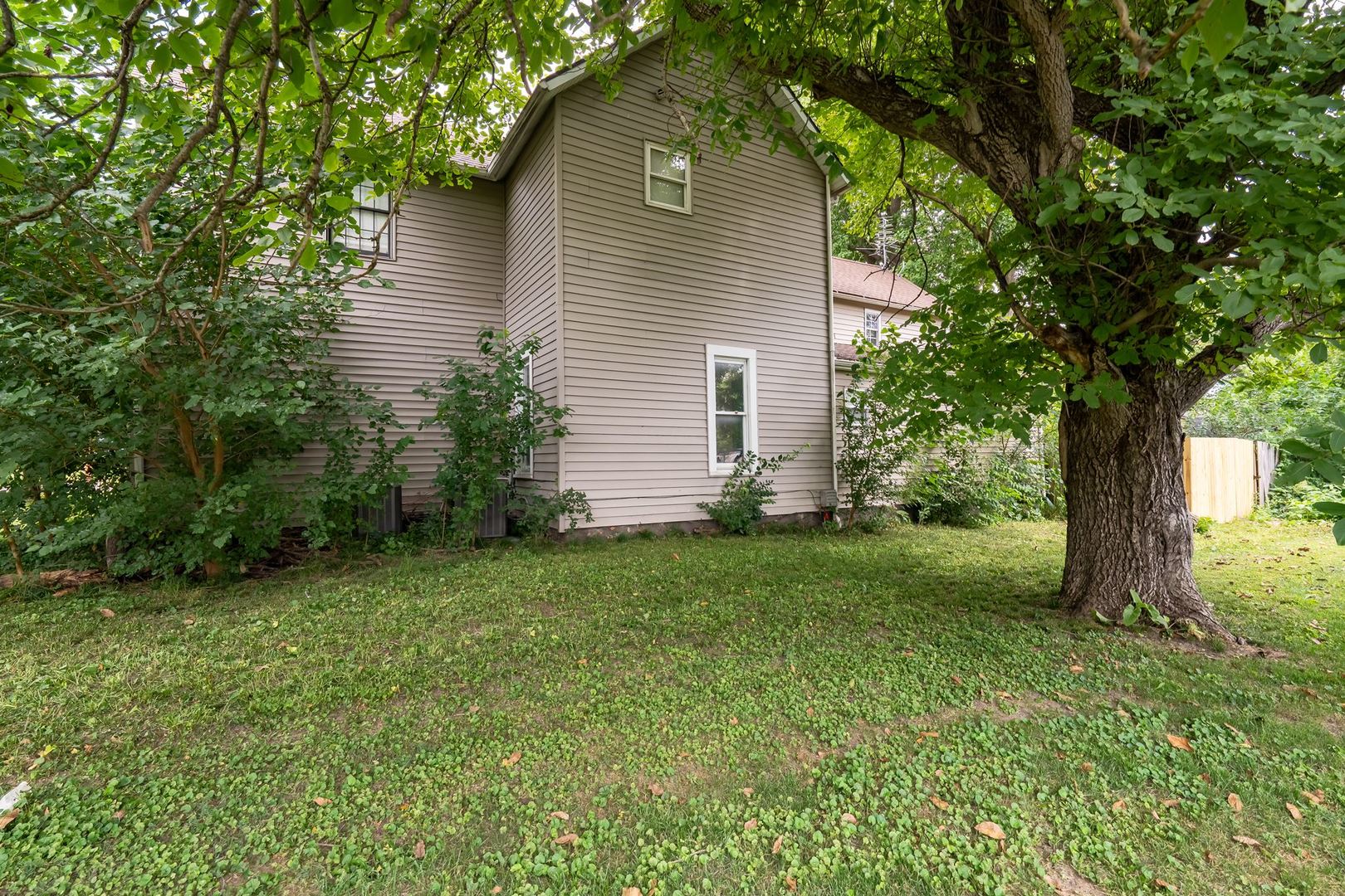 102 E North Street Property Photo 23
