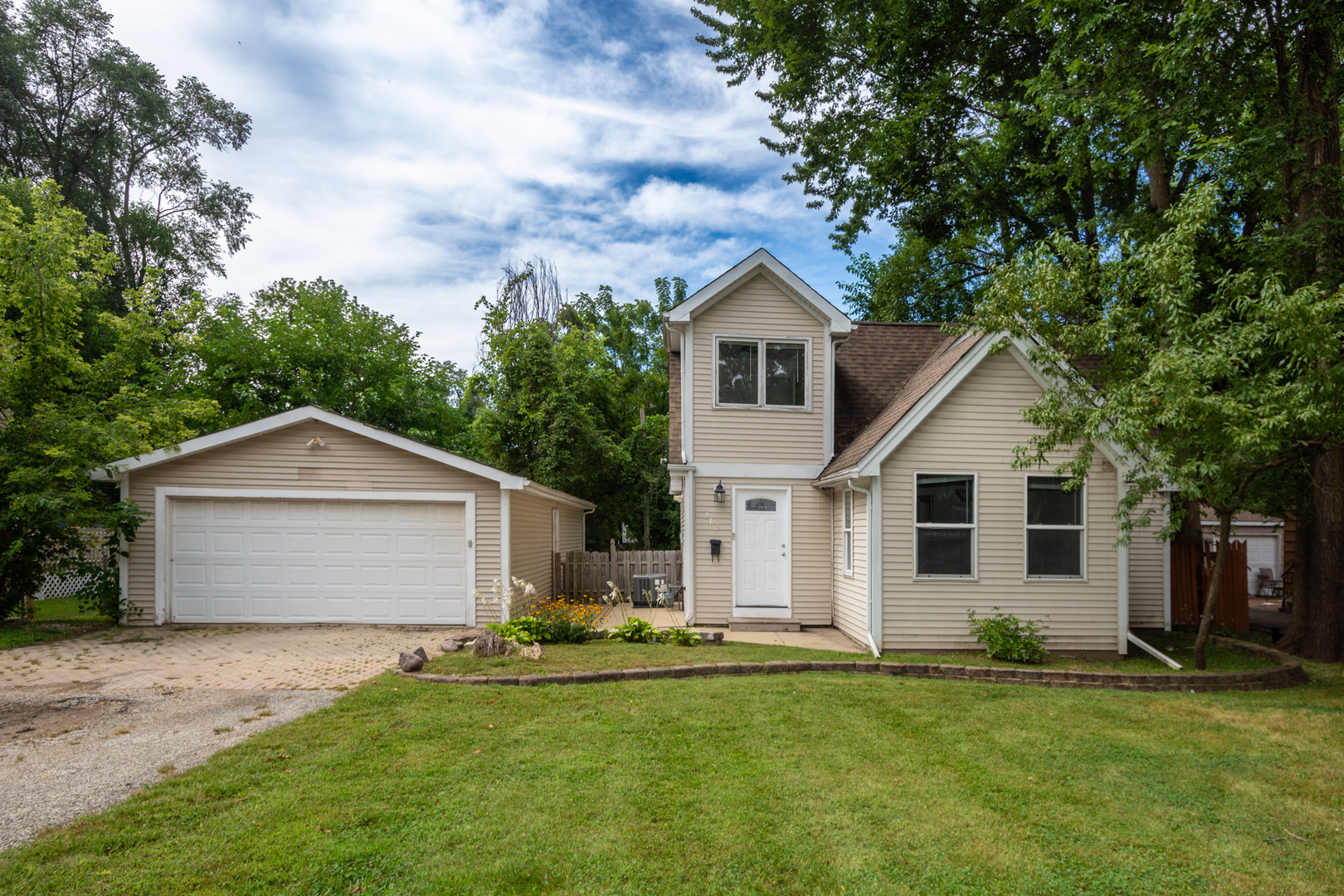 212 Highmoor Drive Property Photo 1