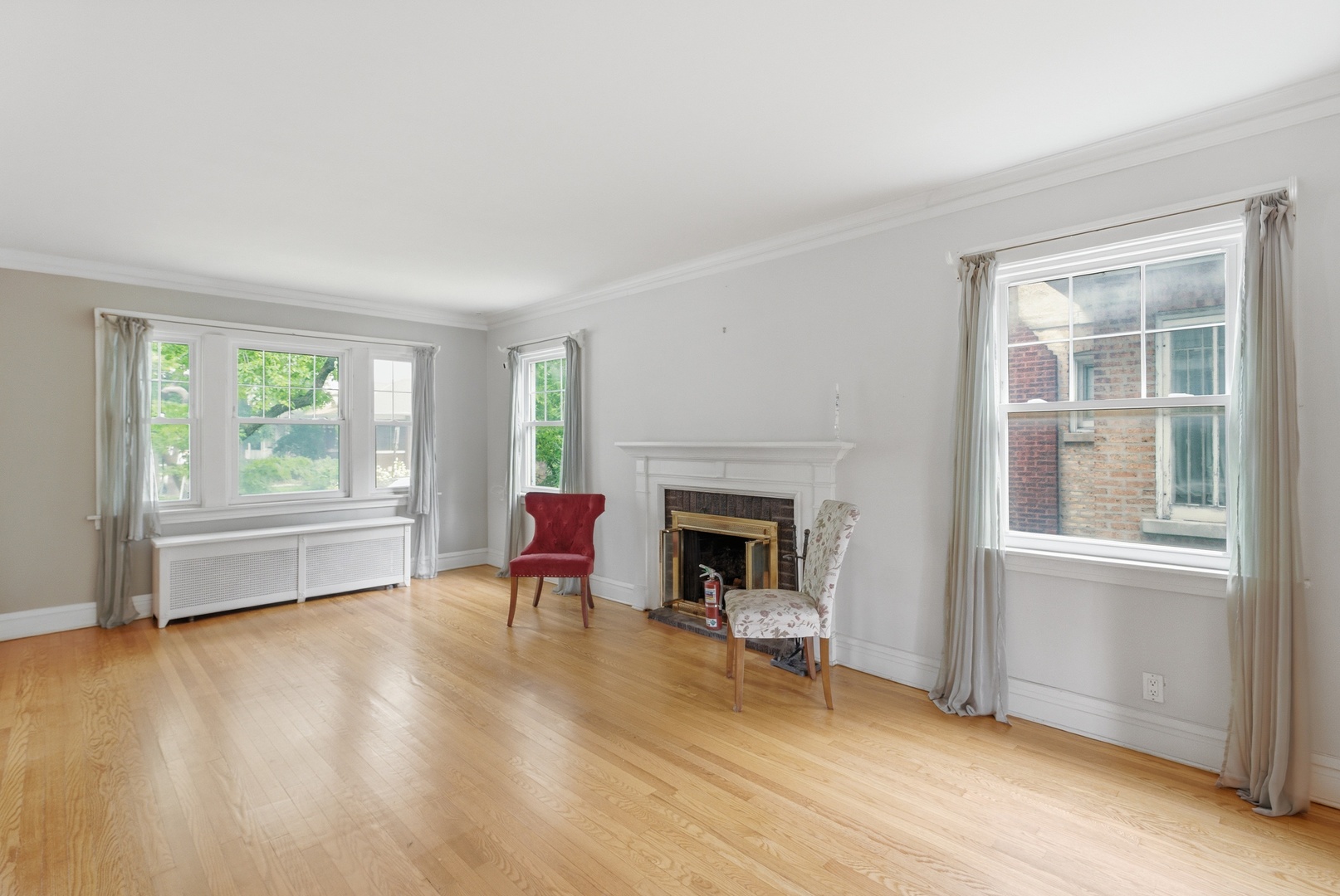 3829 W Addison Street Property Photo 4
