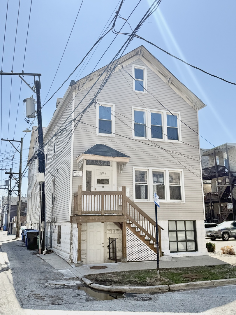 2947 W Cortland Street Property Photo 1
