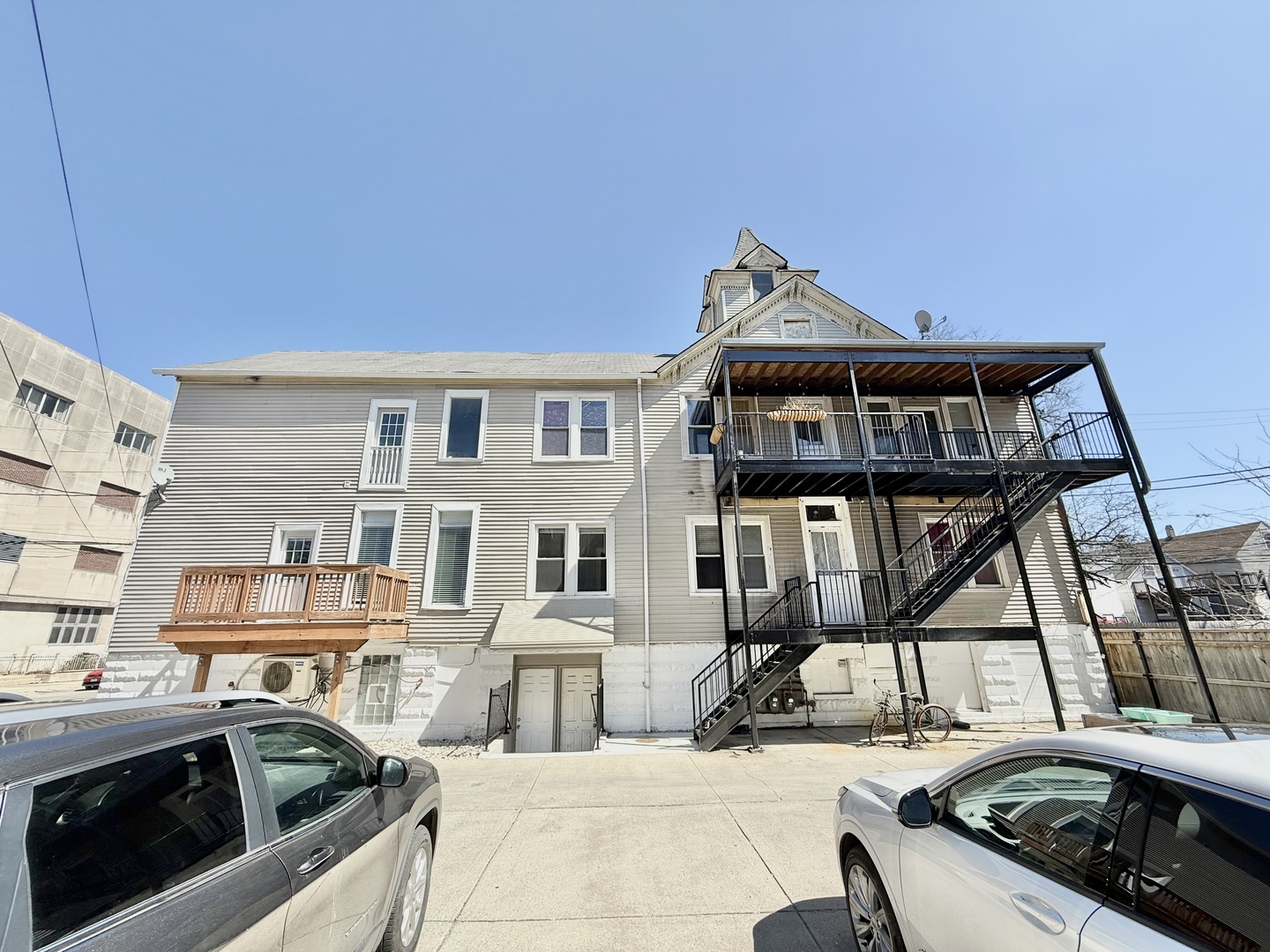 2947 W Cortland Street Property Photo 2