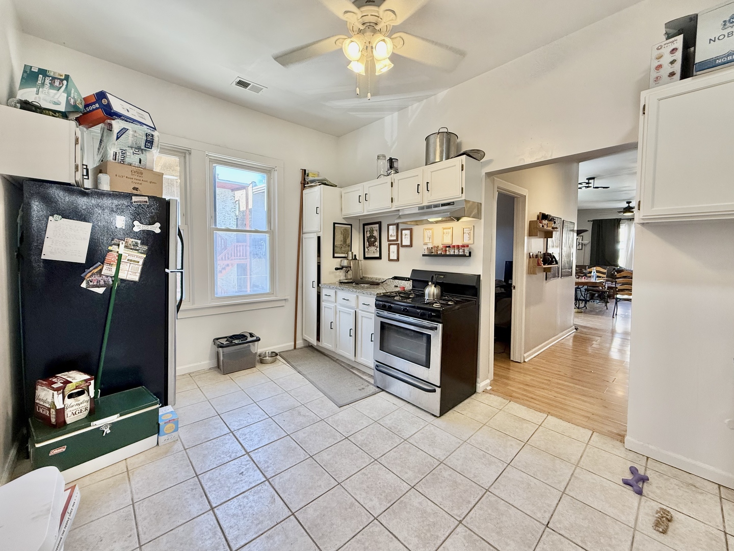 2947 W Cortland Street Property Photo 3