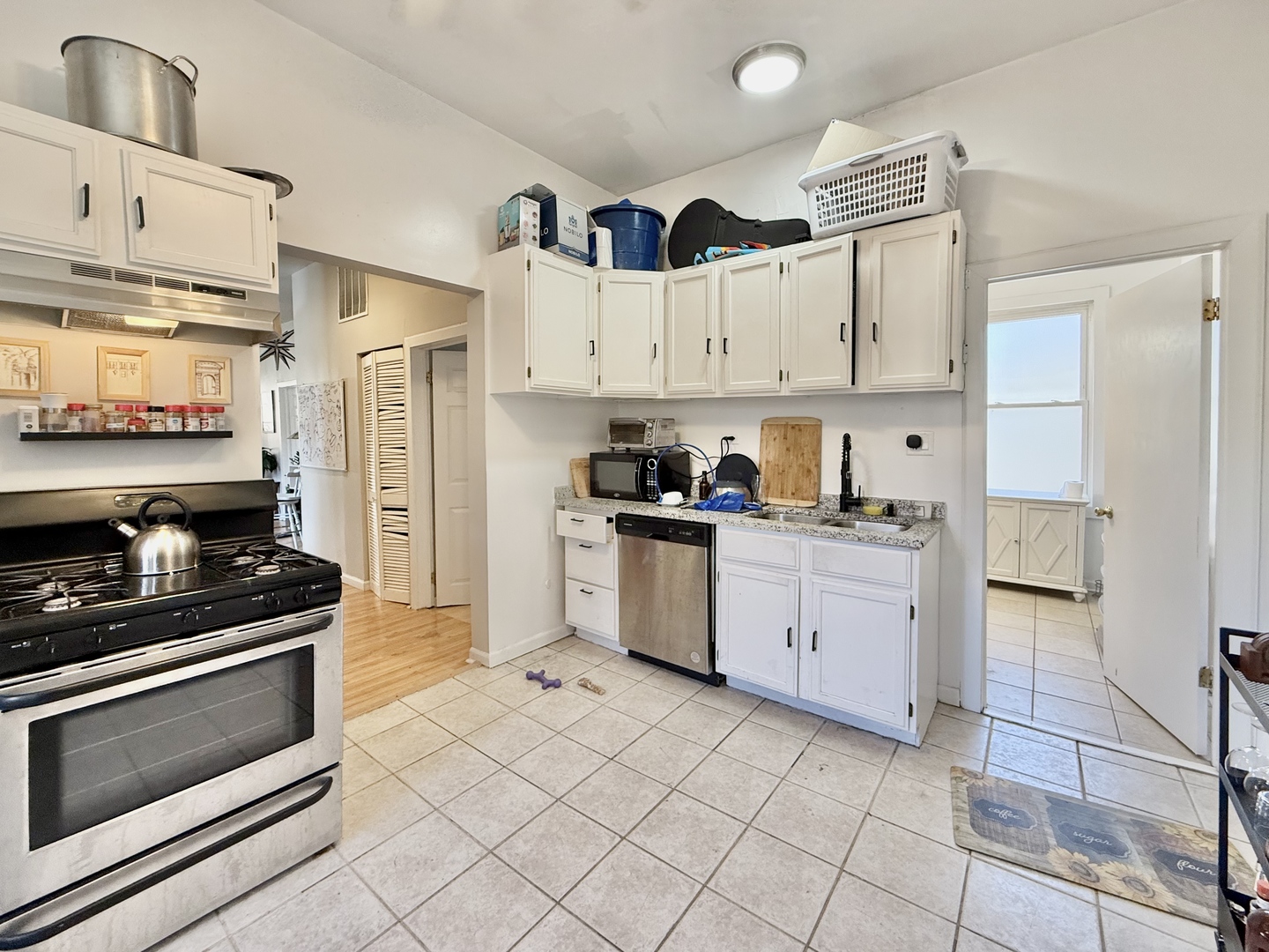2947 W Cortland Street Property Photo 4