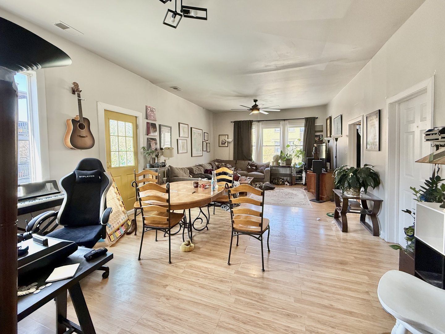 2947 W Cortland Street Property Photo 6