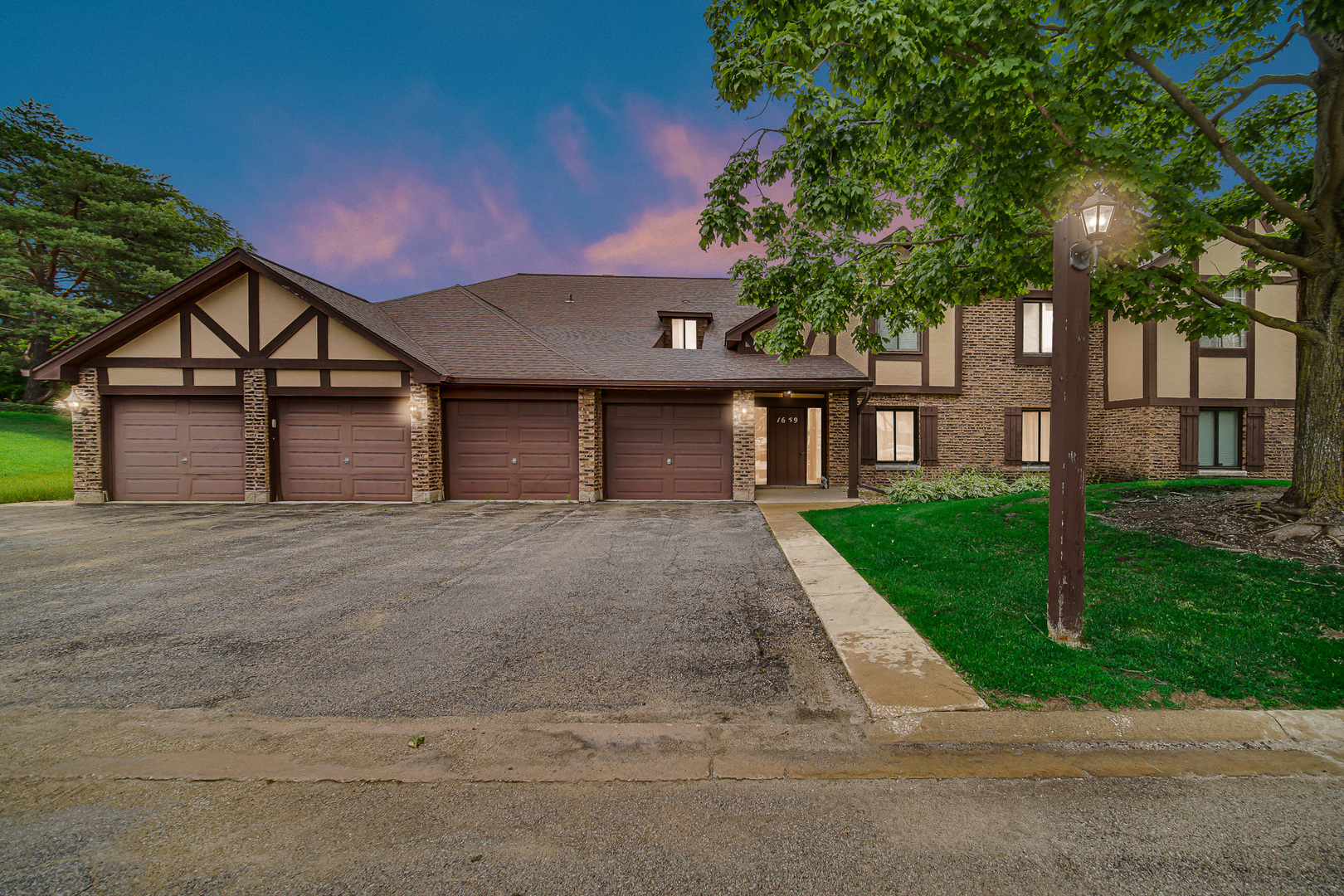 1659 Dover Court A Property Photo 2