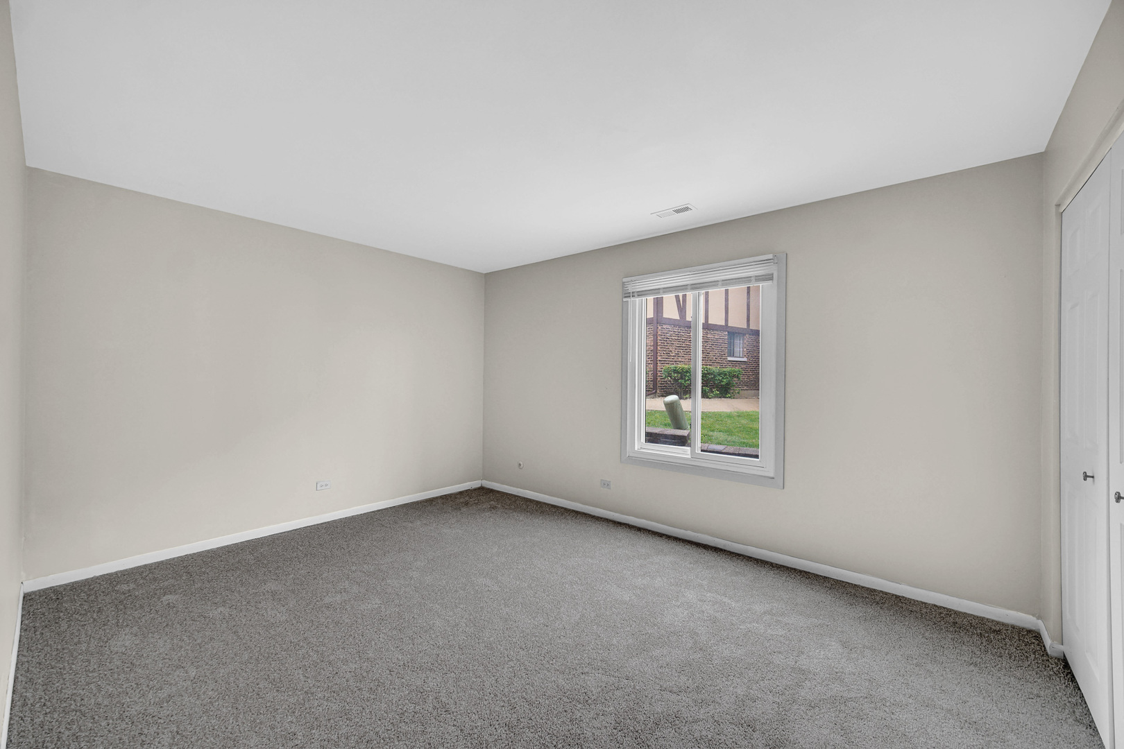 1659 Dover Court A Property Photo 12