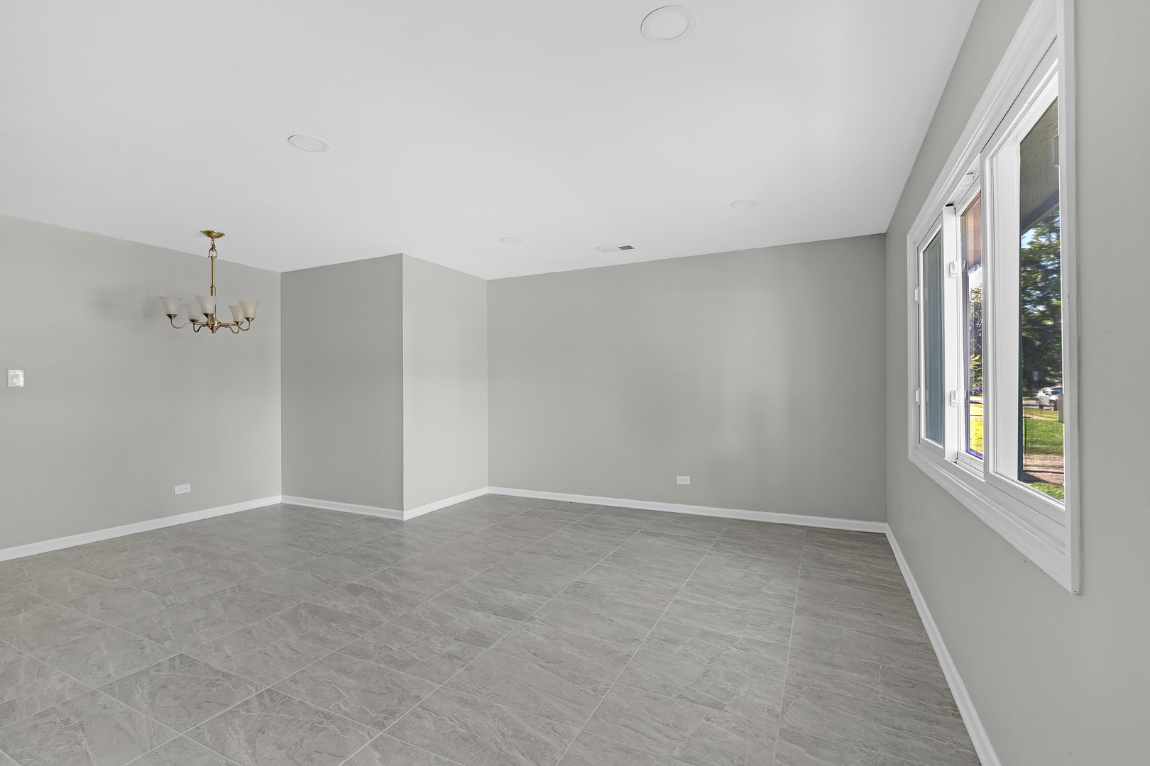 63 W Manchester Drive Property Photo 3