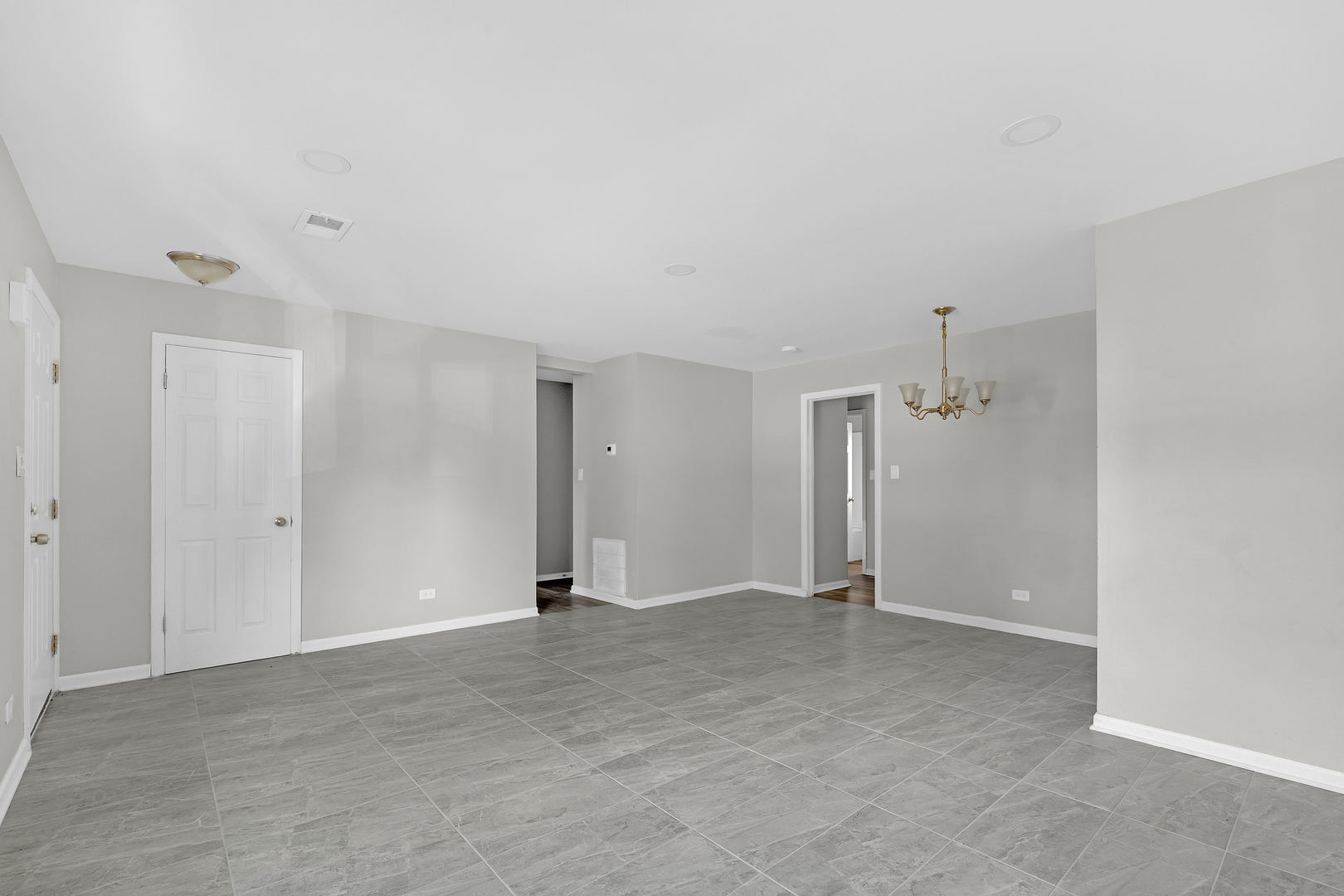 63 W Manchester Drive Property Photo 4
