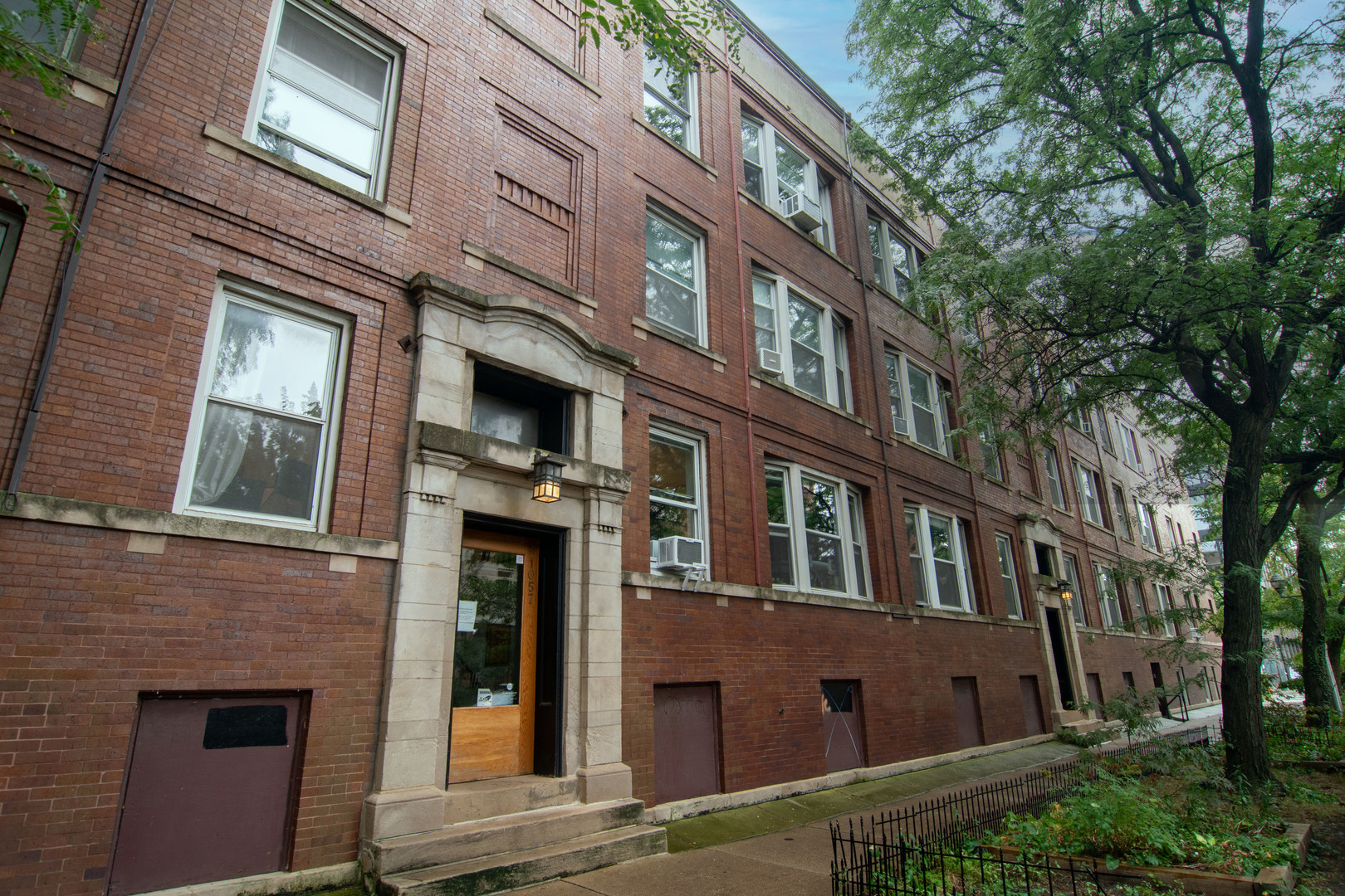 1057 W Berwyn Avenue 3 Property Photo 1