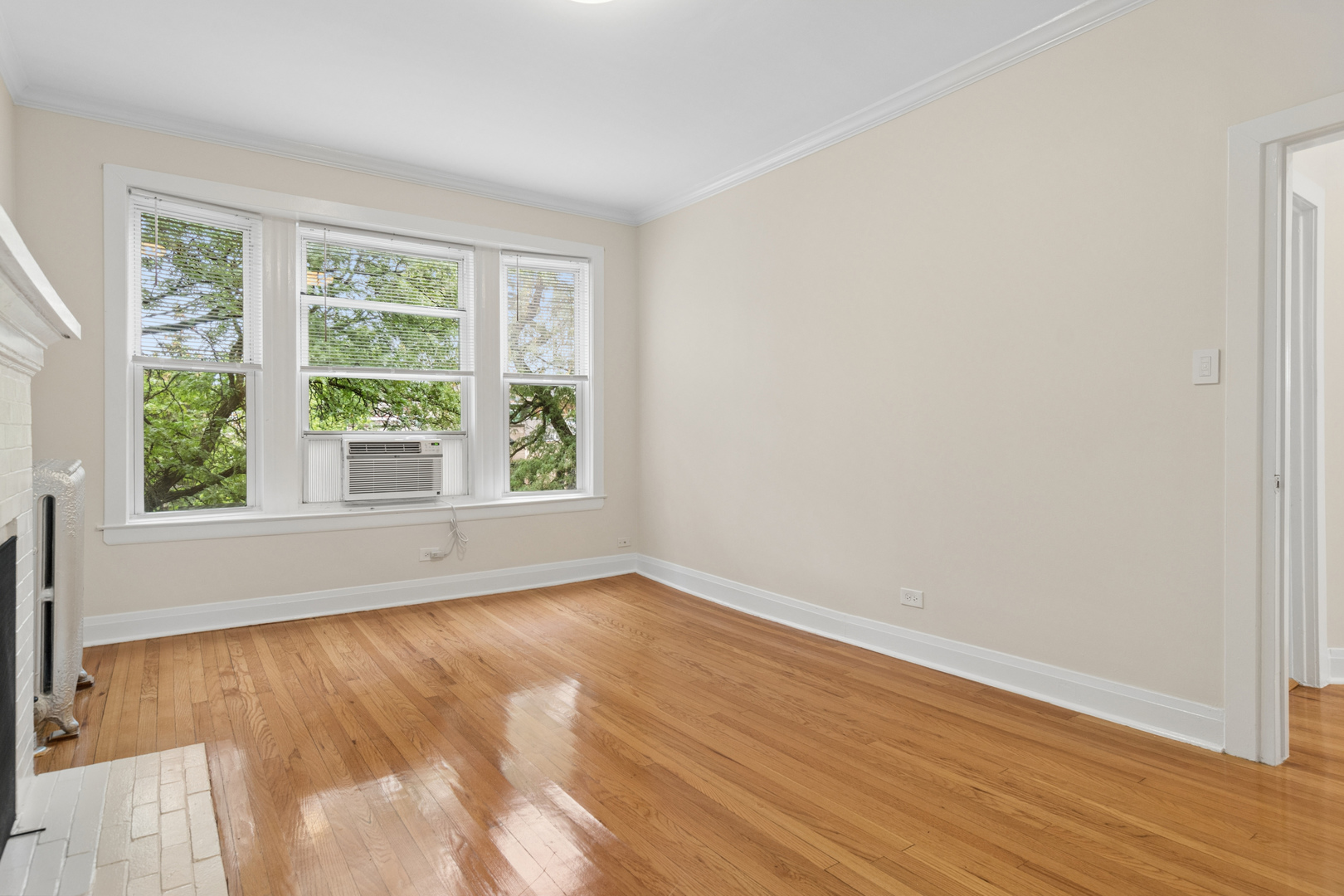 1057 W Berwyn Avenue 3 Property Photo 5