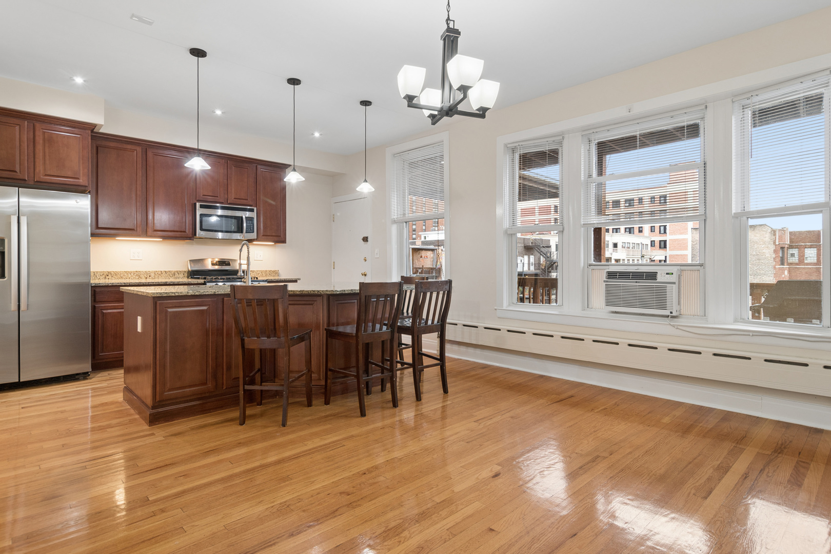 1057 W Berwyn Avenue 3 Property Photo 8