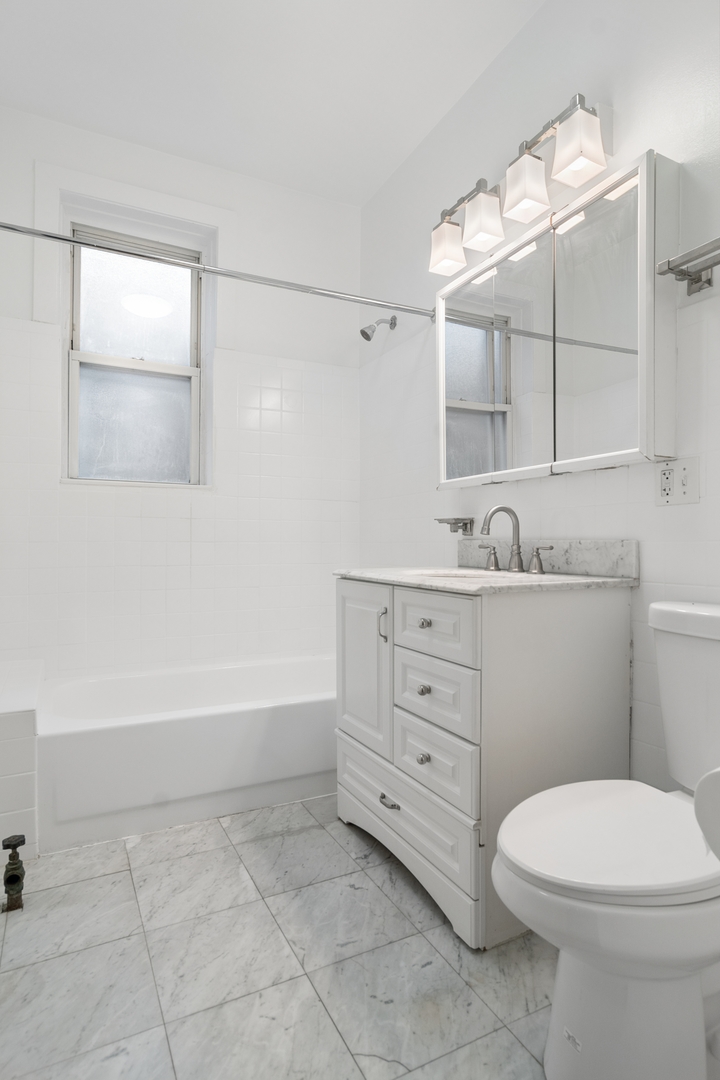 1057 W Berwyn Avenue 3 Property Photo 13