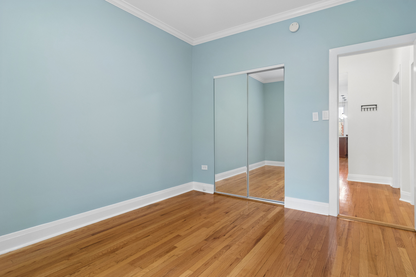 1057 W Berwyn Avenue 3 Property Photo 14