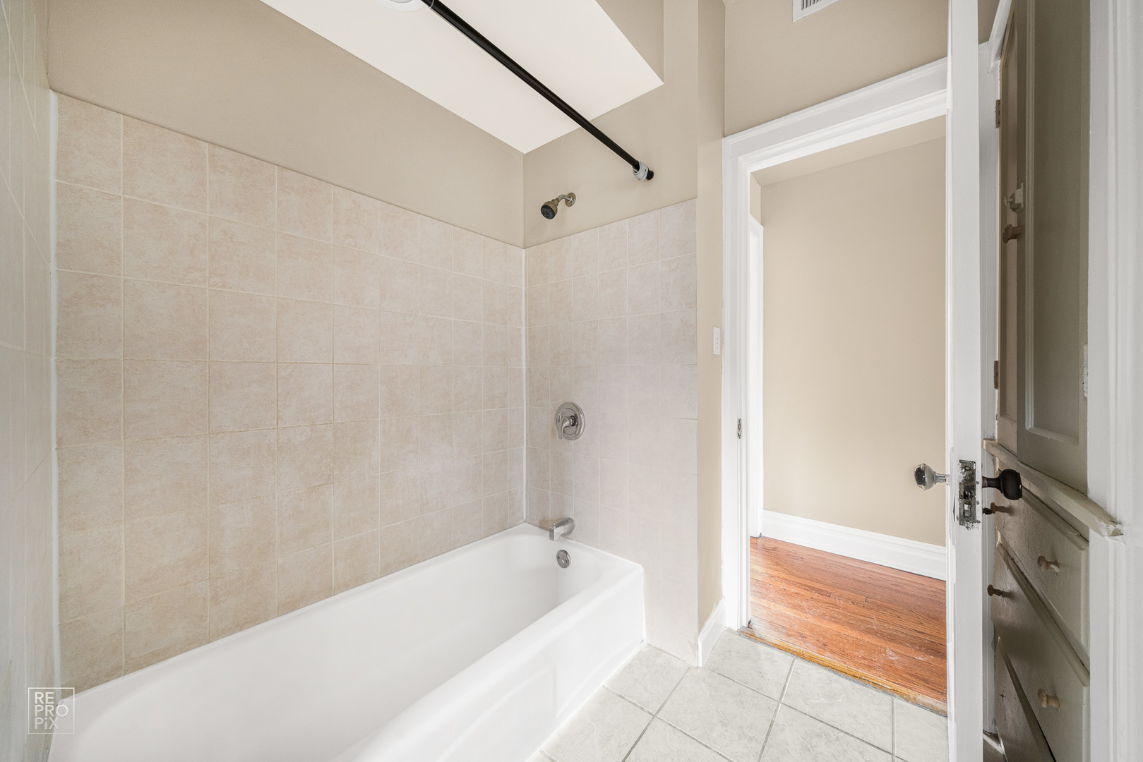 7751 S Saginaw Avenue 3 Property Photo 6