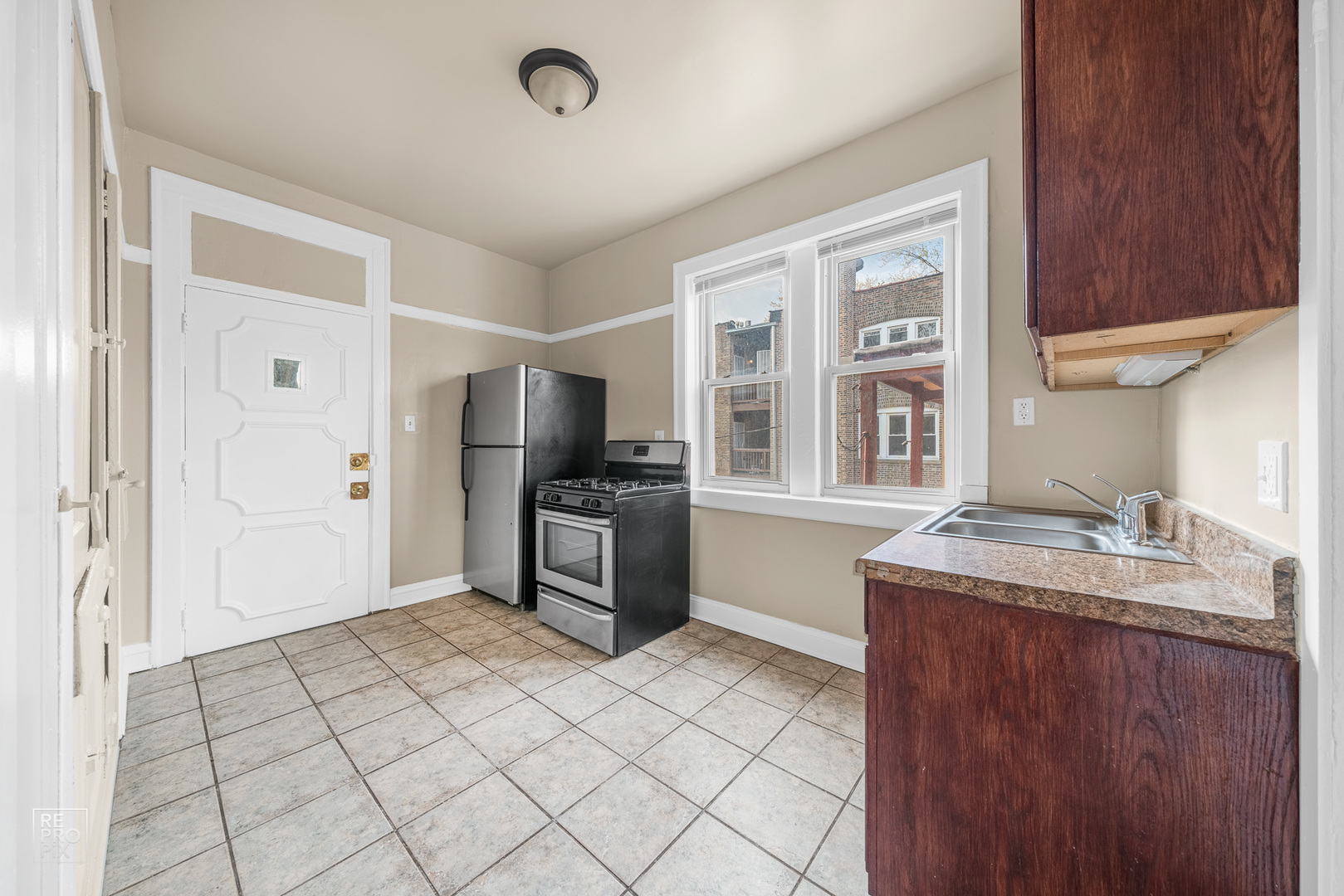 7751 S Saginaw Avenue 3 Property Photo 7