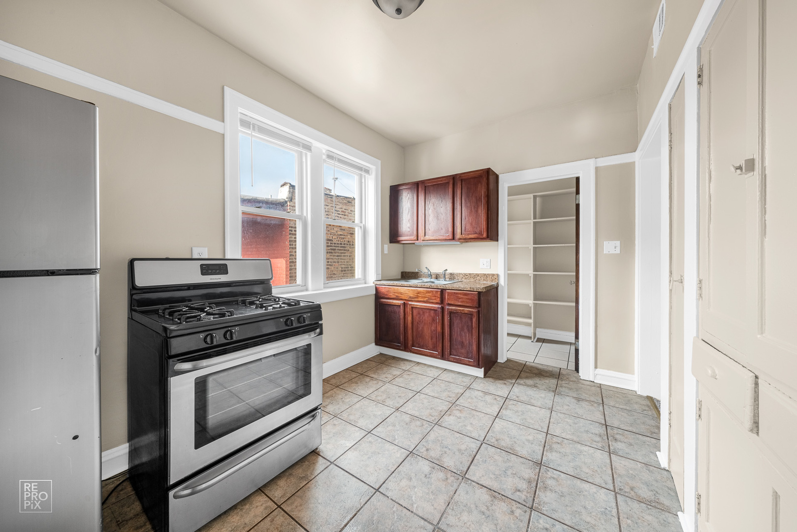 7751 S Saginaw Avenue 3 Property Photo 8