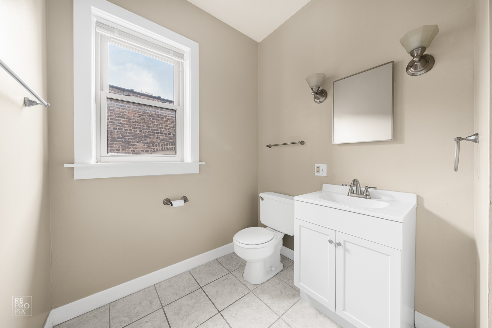 7751 S Saginaw Avenue 3 Property Photo 9