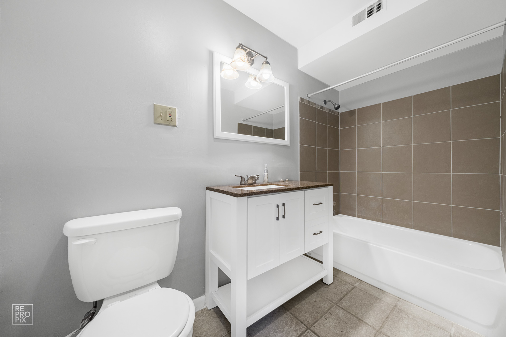 7751 S Saginaw Avenue 3 Property Photo 16