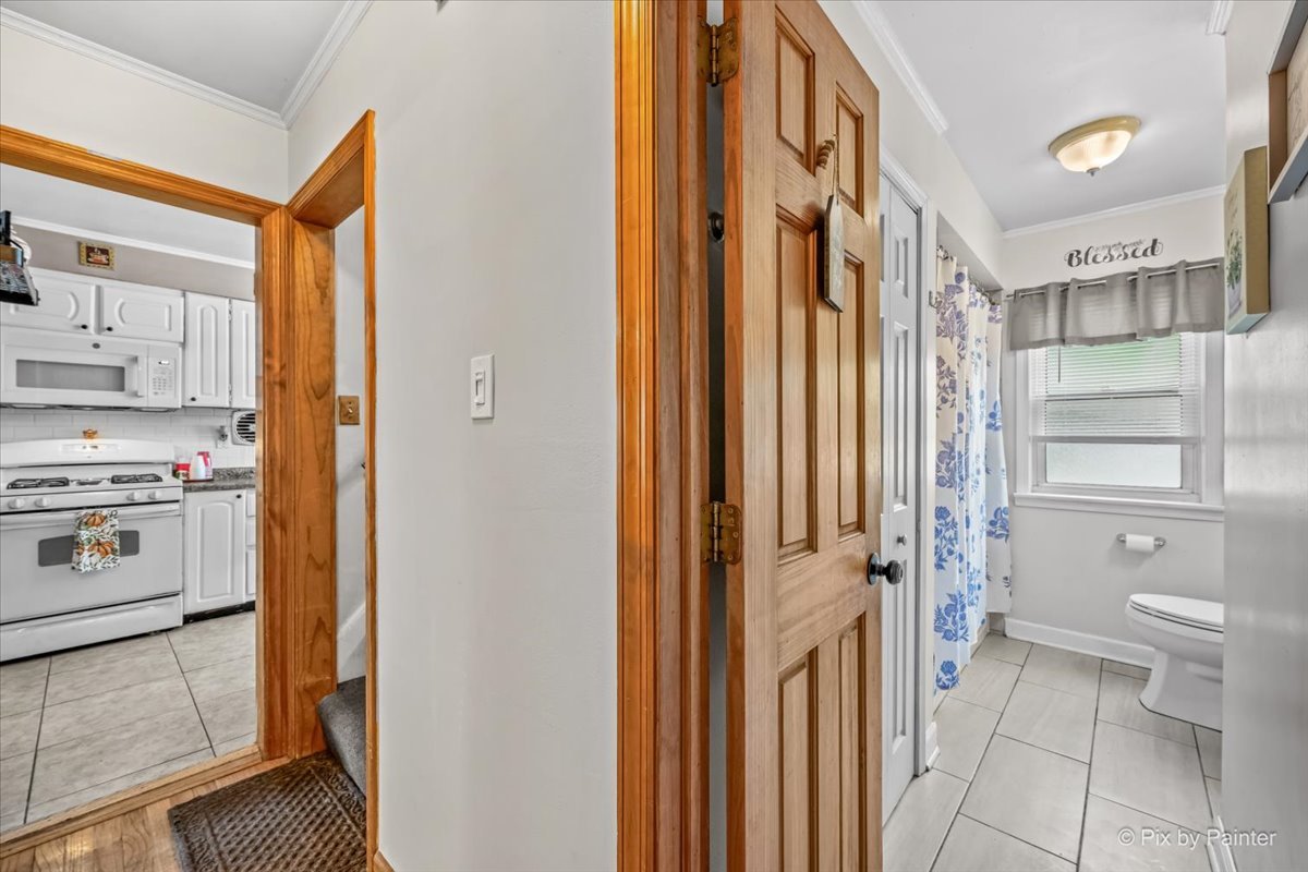 249 W Butterfield Road Property Photo 15