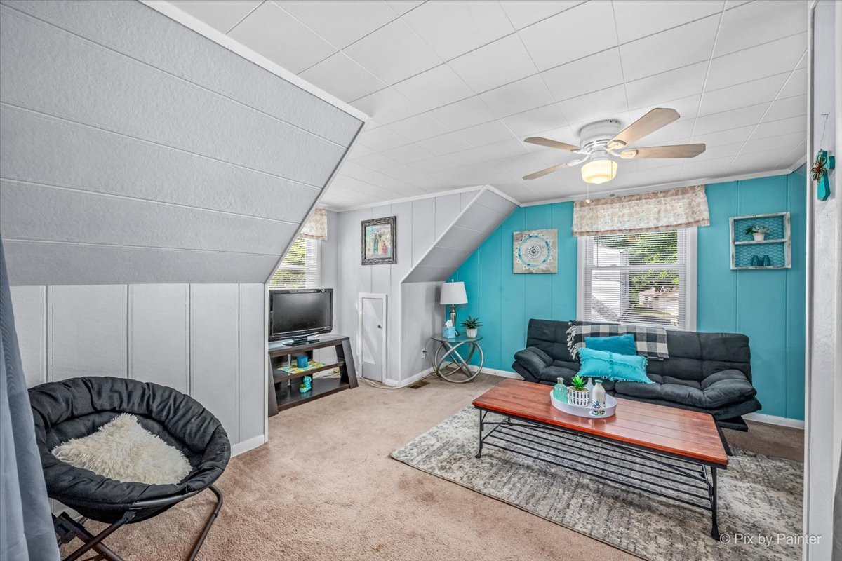 249 W Butterfield Road Property Photo 17