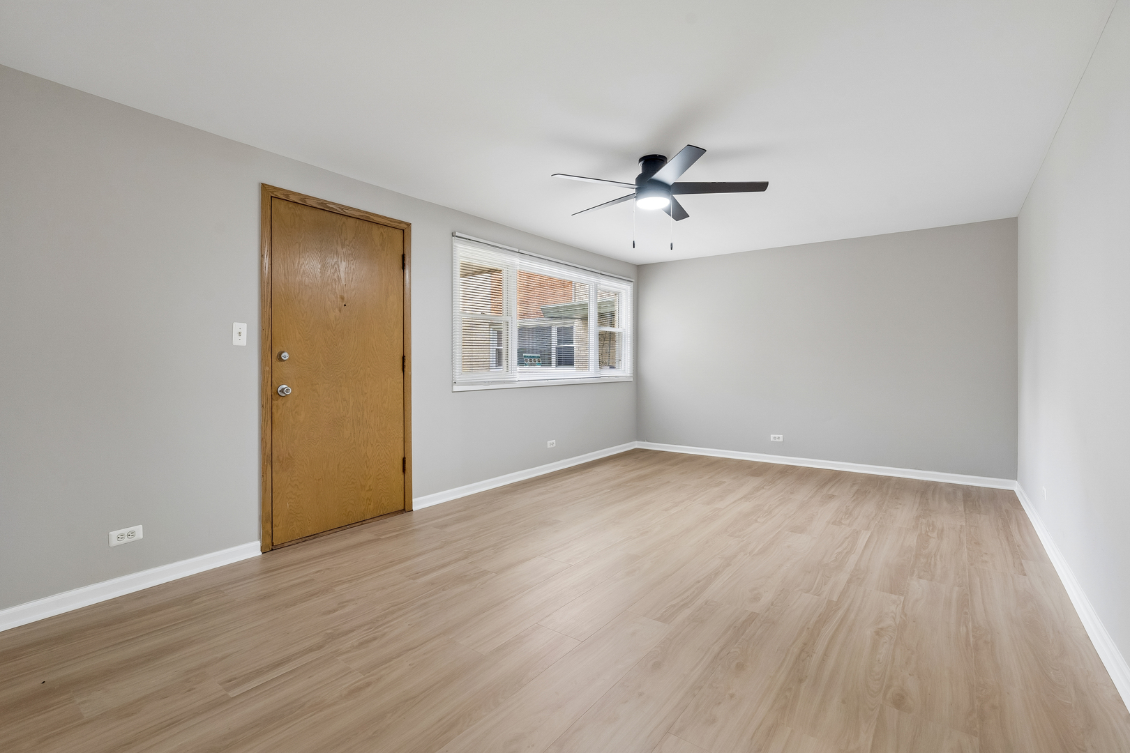 6022 N Avondale Avenue 1s Property Photo 5
