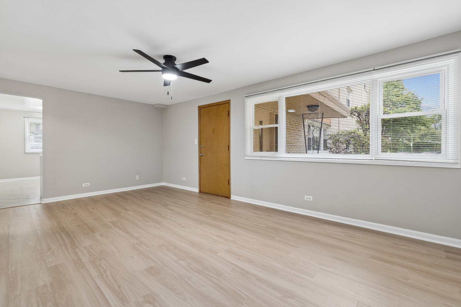 6022 N Avondale Avenue 1s Property Photo 8