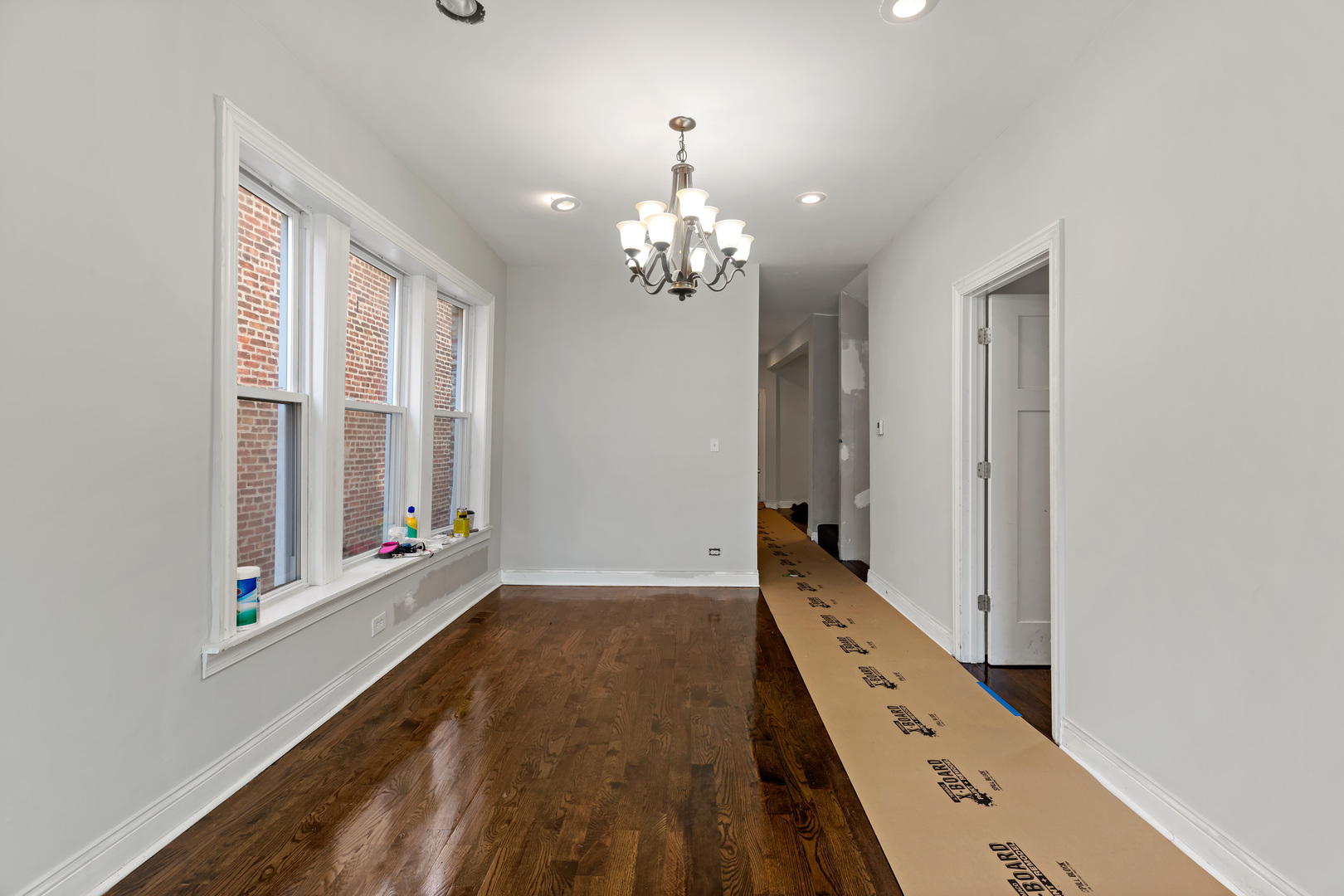 6640 S Champlain Avenue Property Photo 3