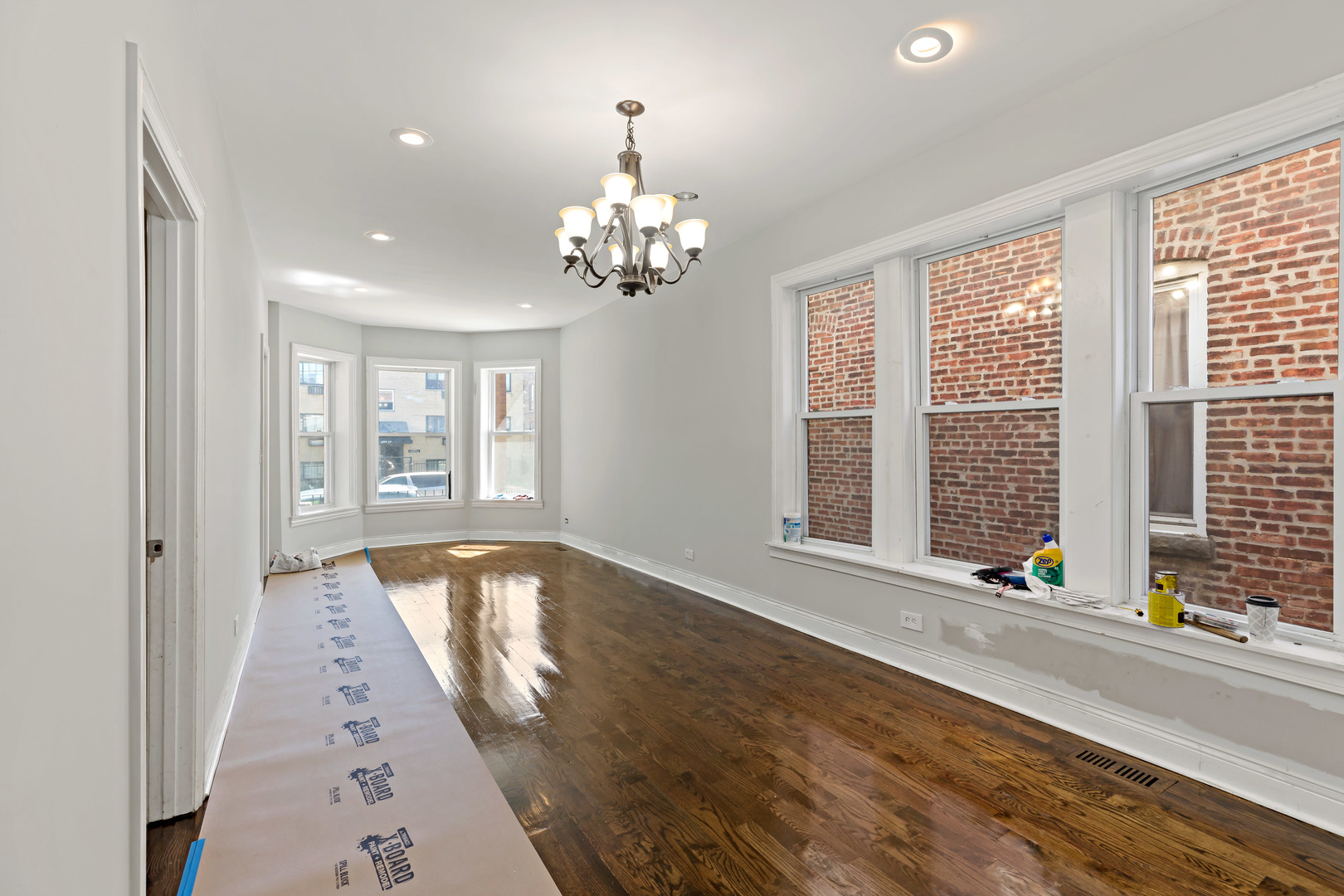 6640 S Champlain Avenue Property Photo 4