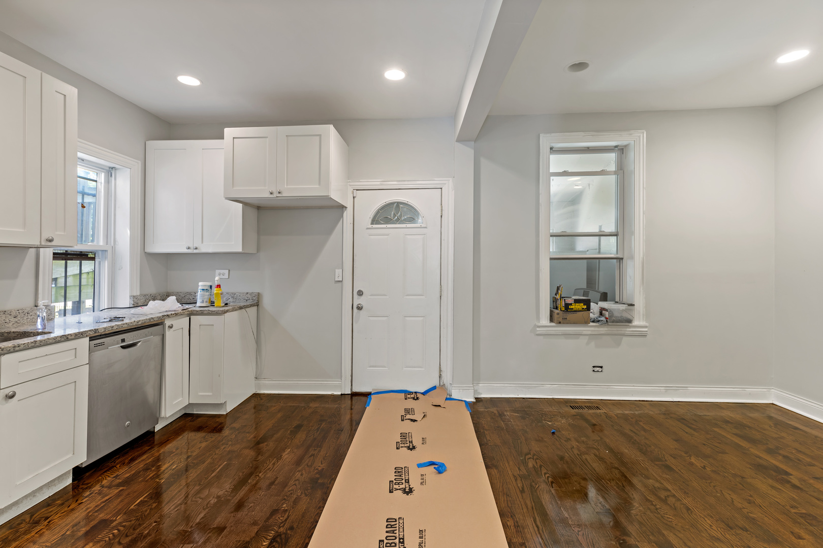 6640 S Champlain Avenue Property Photo 8