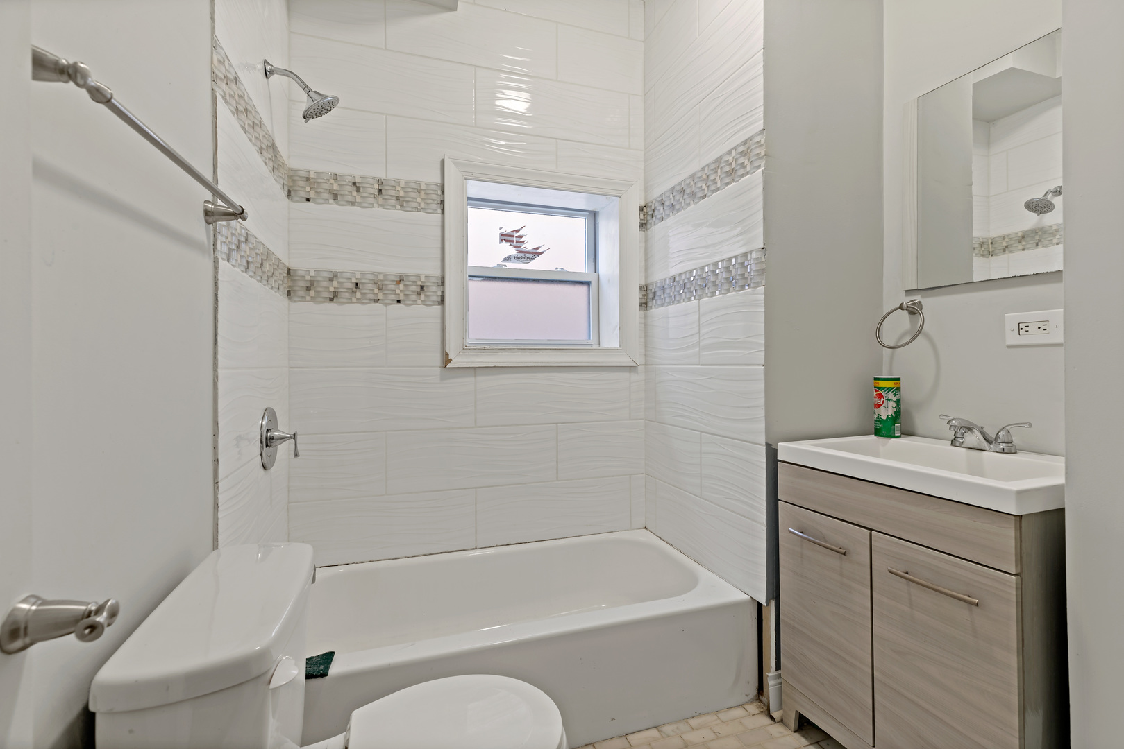 6640 S Champlain Avenue Property Photo 9