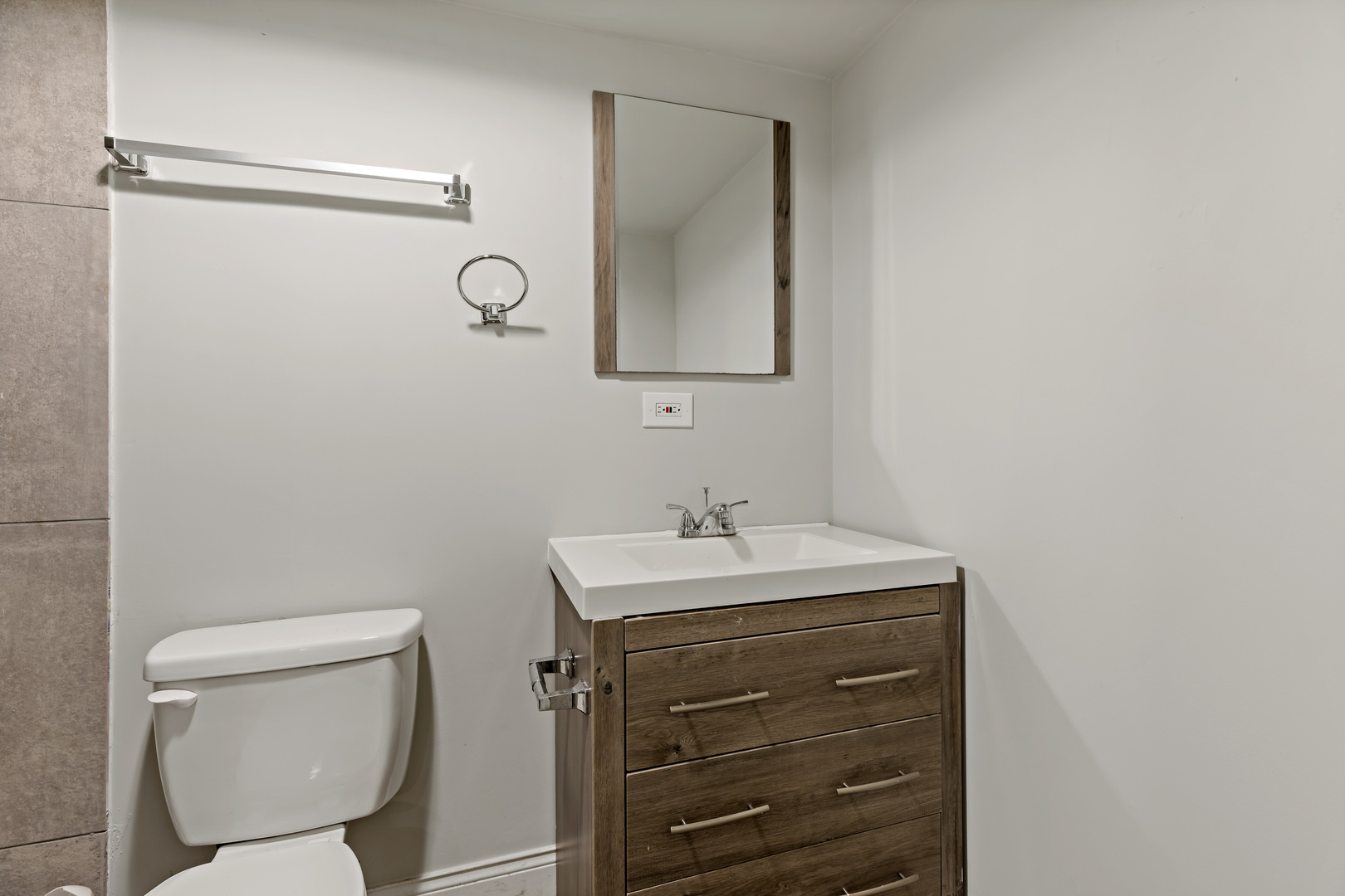 6640 S Champlain Avenue Property Photo 10