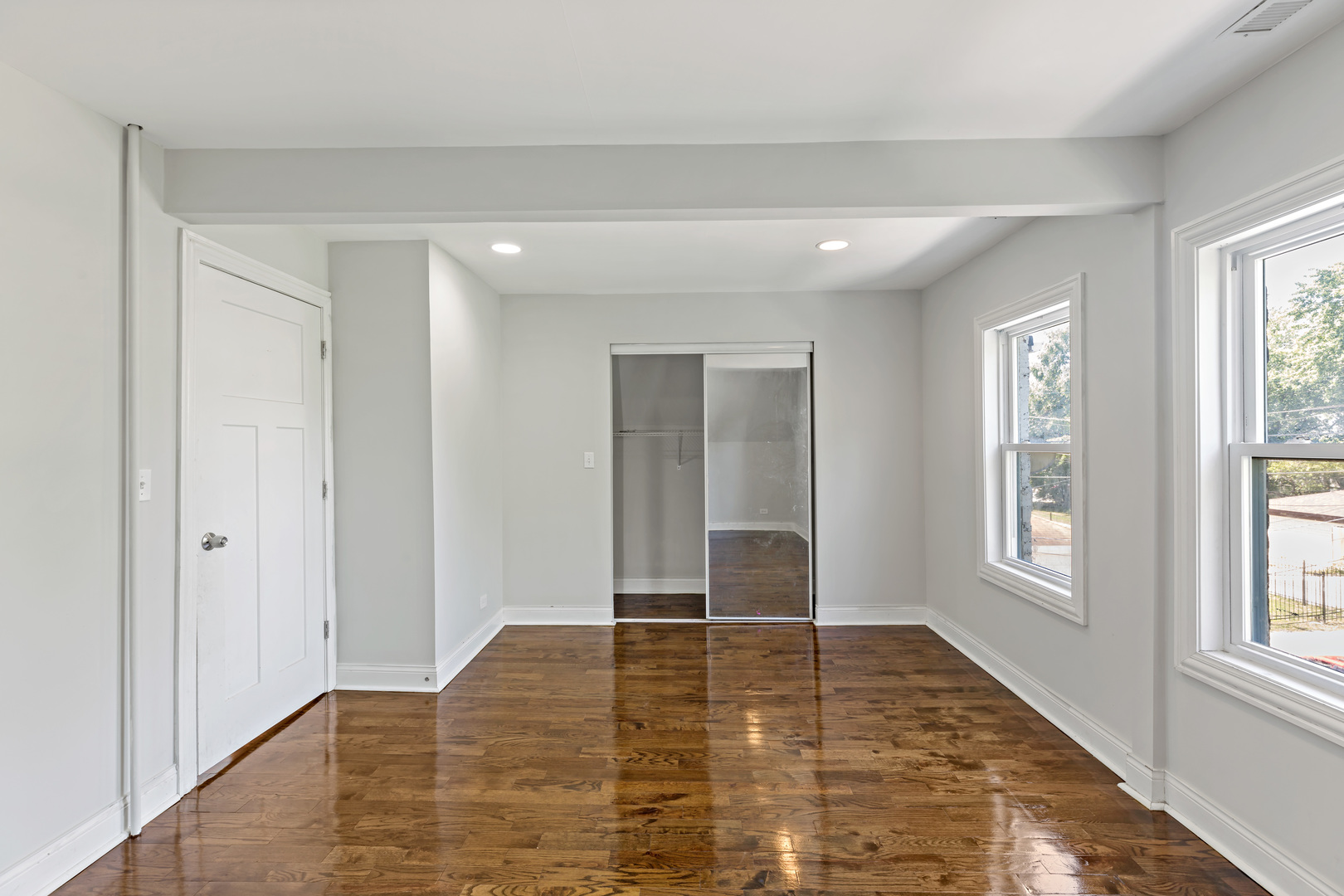6640 S Champlain Avenue Property Photo 11